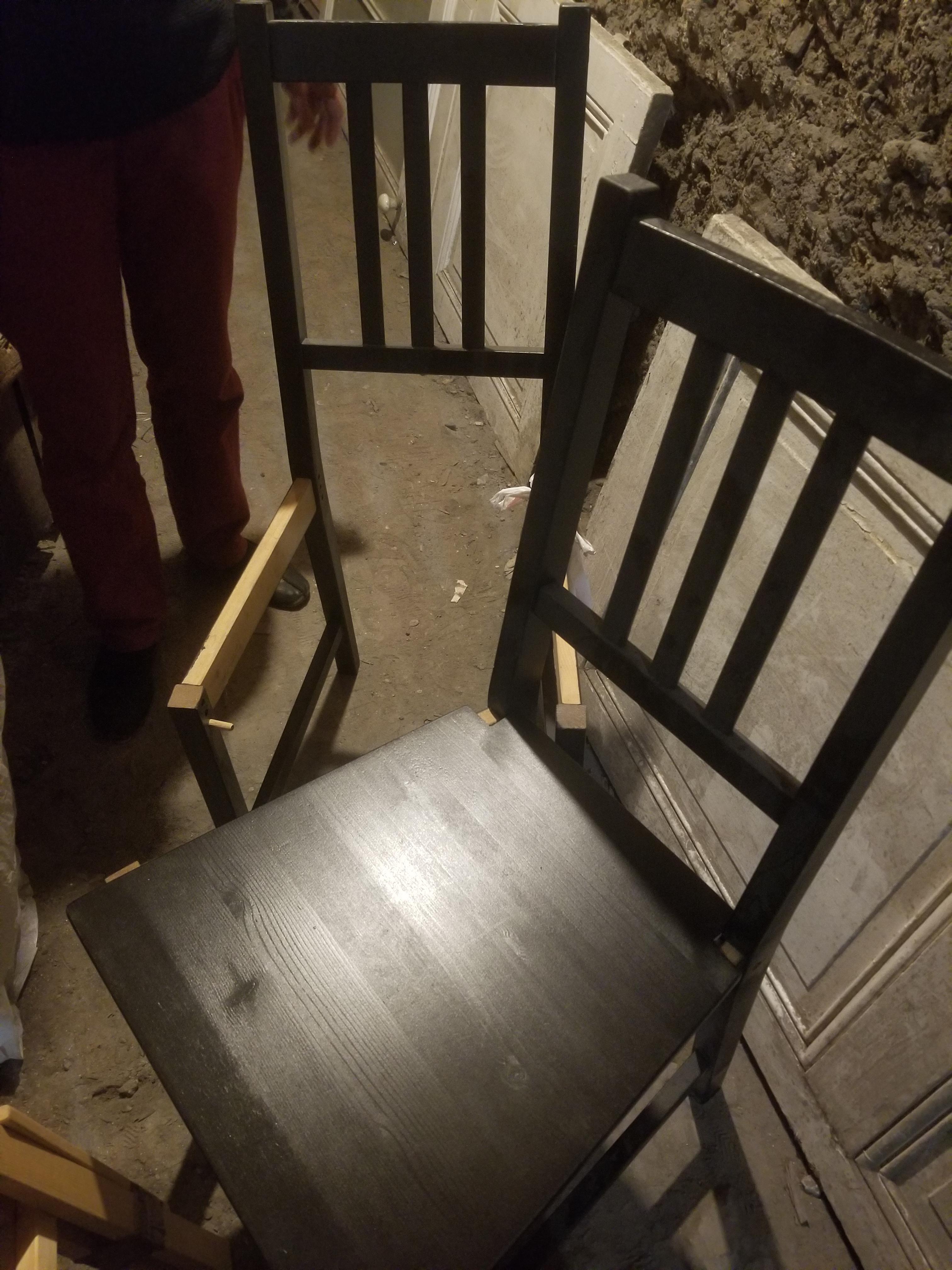 troc de troc 2 chaises noires en bois image 0