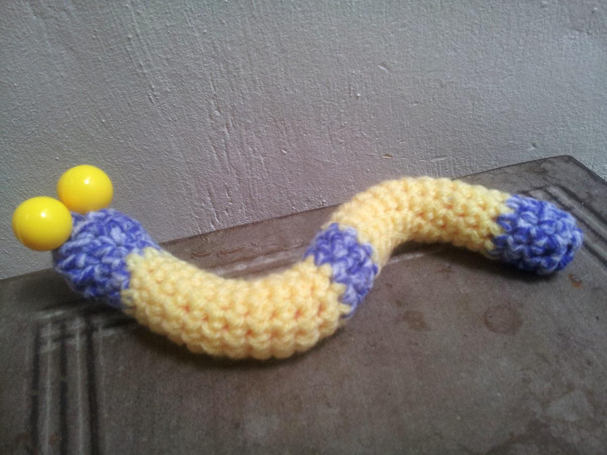 troc de troc petit ver au crochet fait main image 2