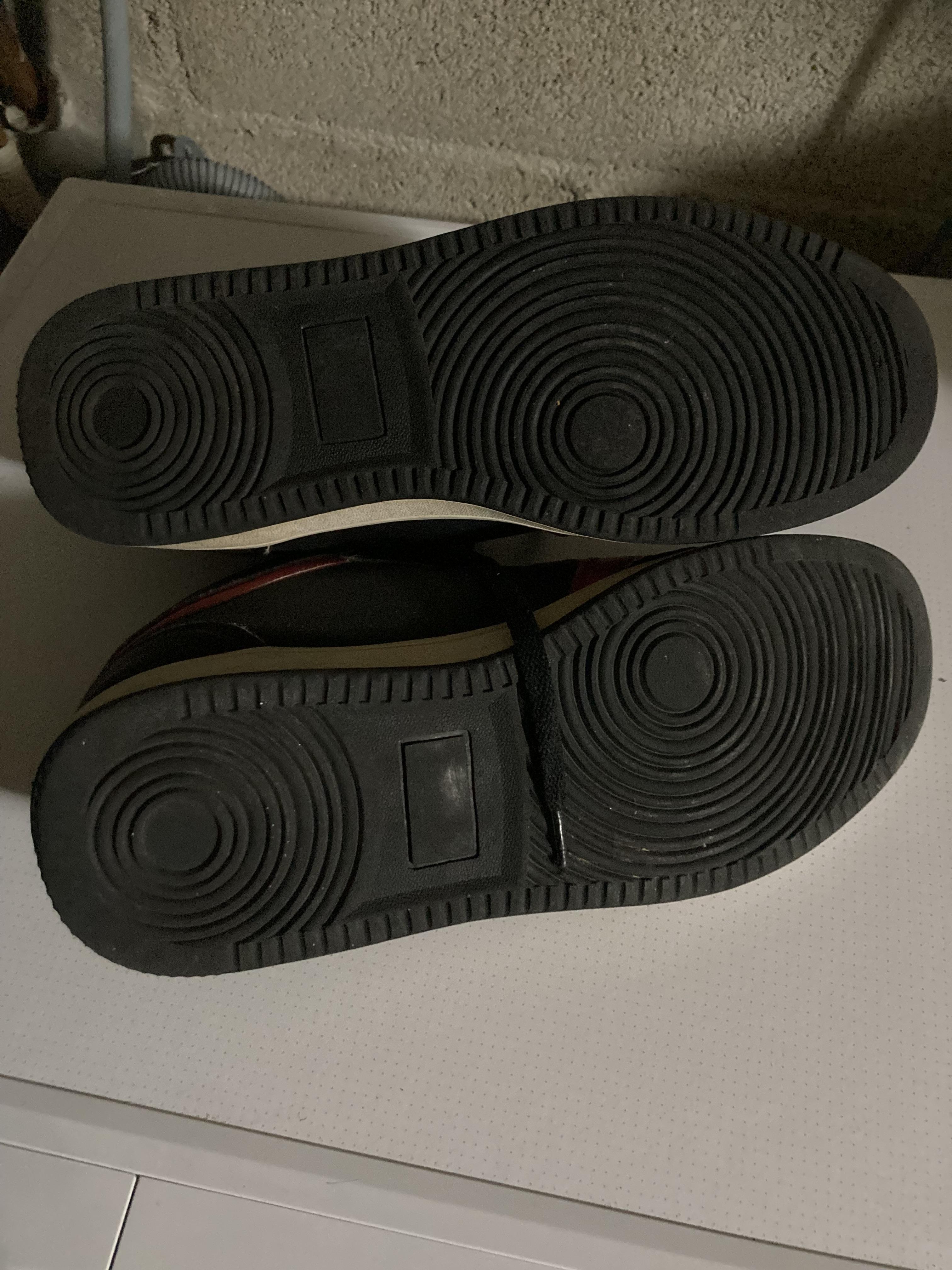 troc de troc paire de basket noir et rouge pointure 42 image 2