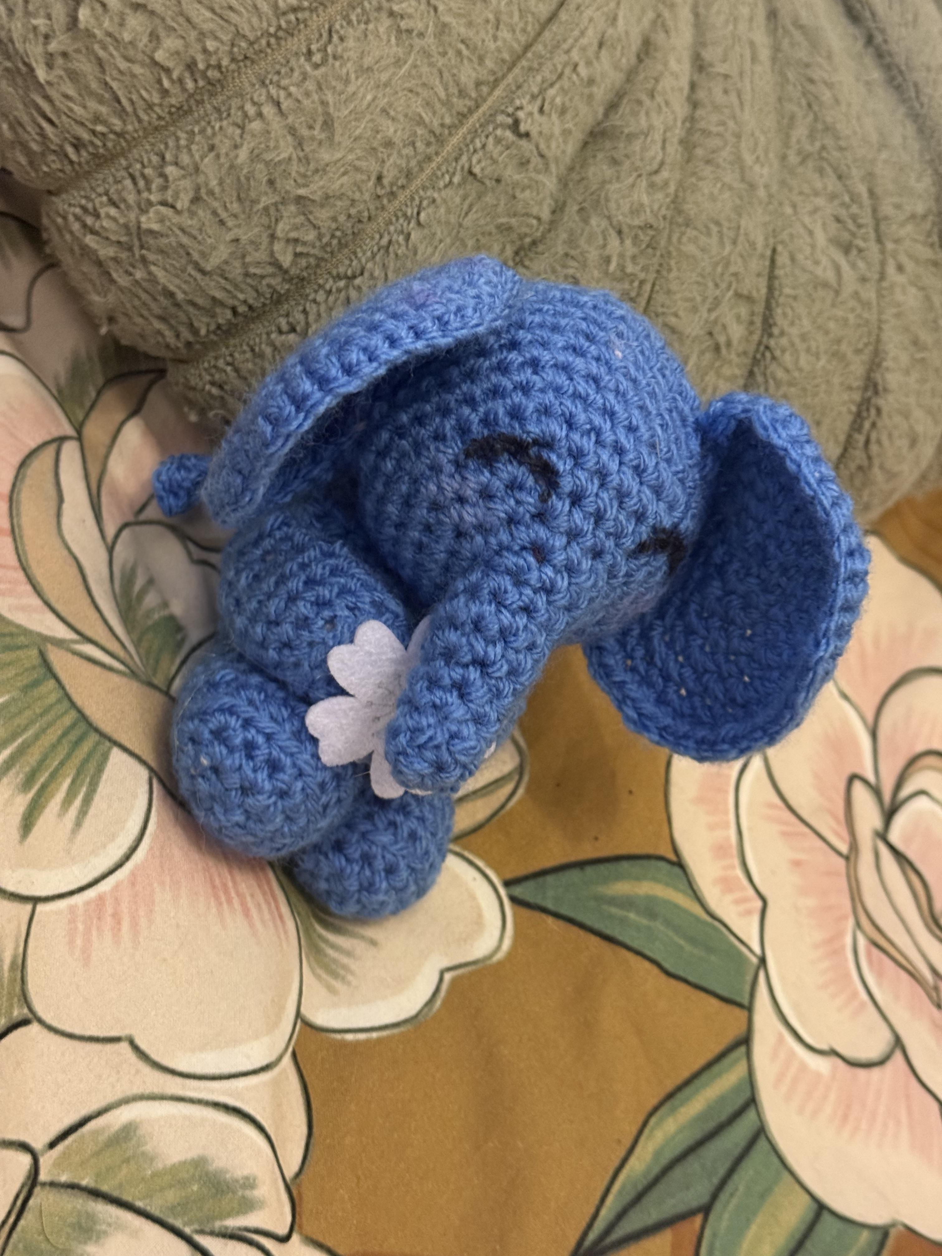 troc de troc petit Éléphant artisanal image 1