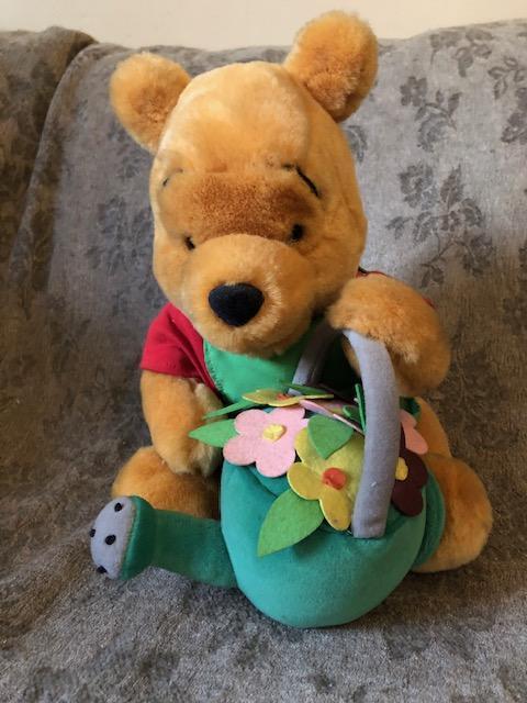 troc de troc winnie l'ourson disneyland 30 cm approx assis image 0