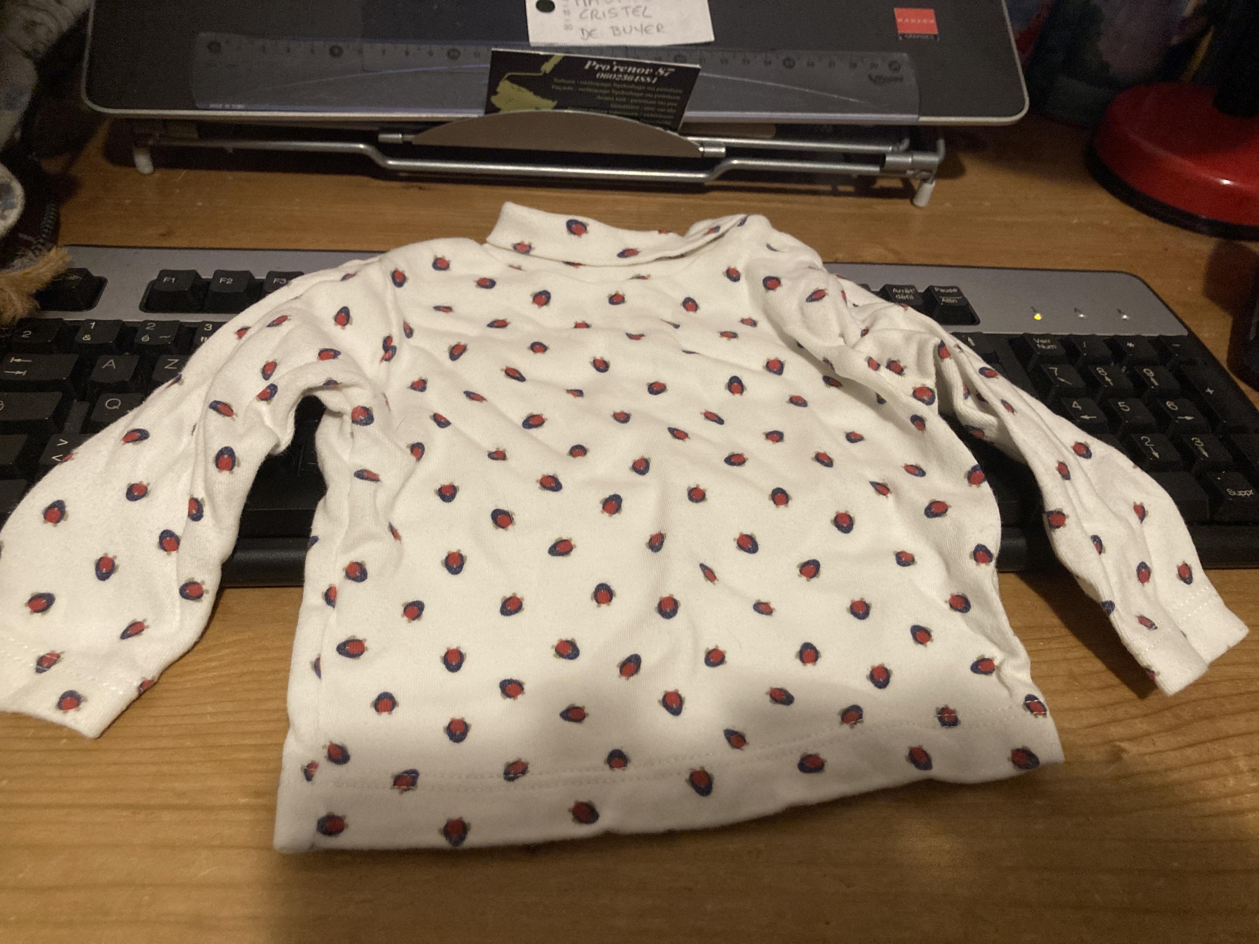 troc de troc haut 3 mois image 0