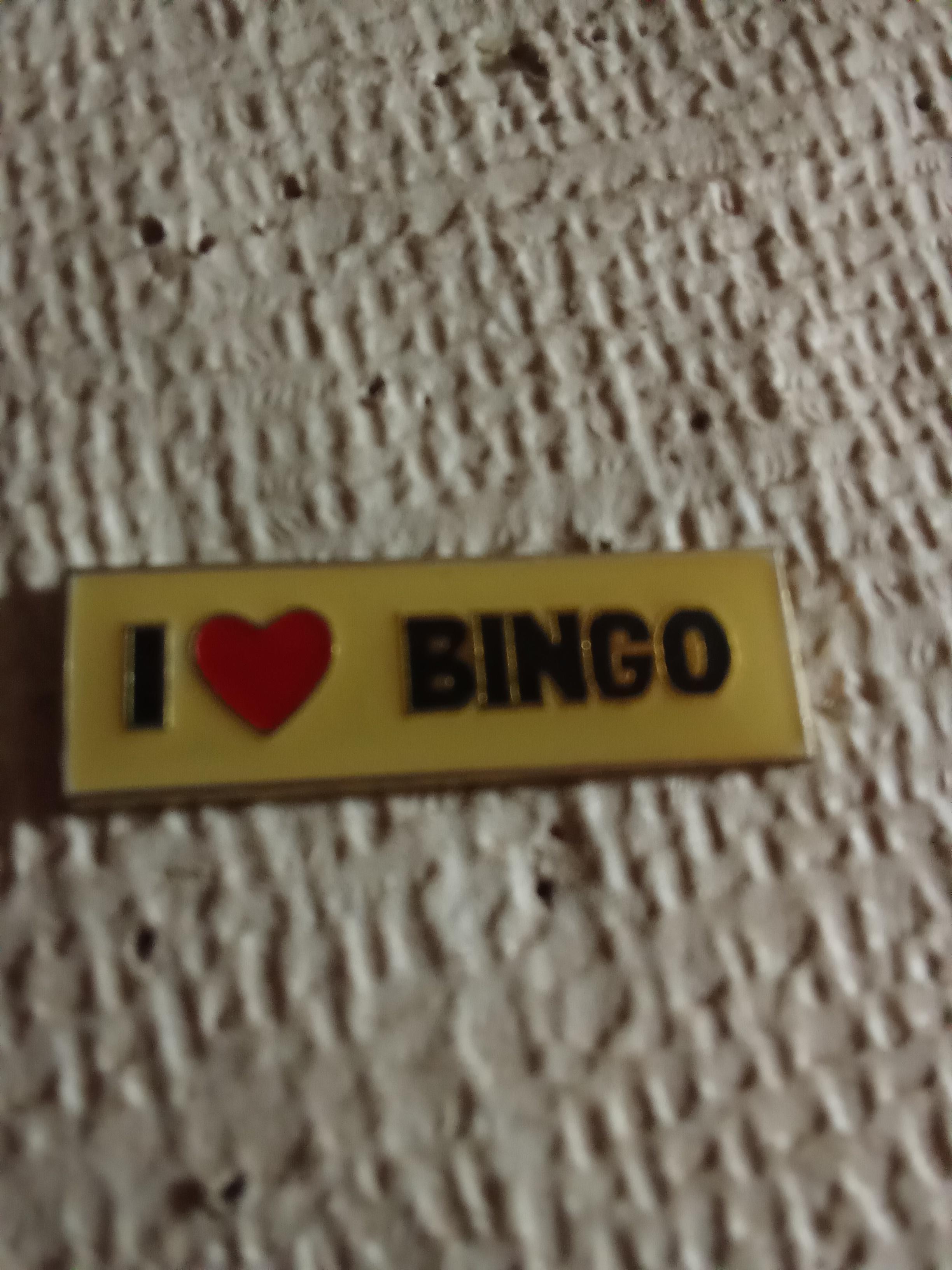 troc de troc pin's sans attache image 0