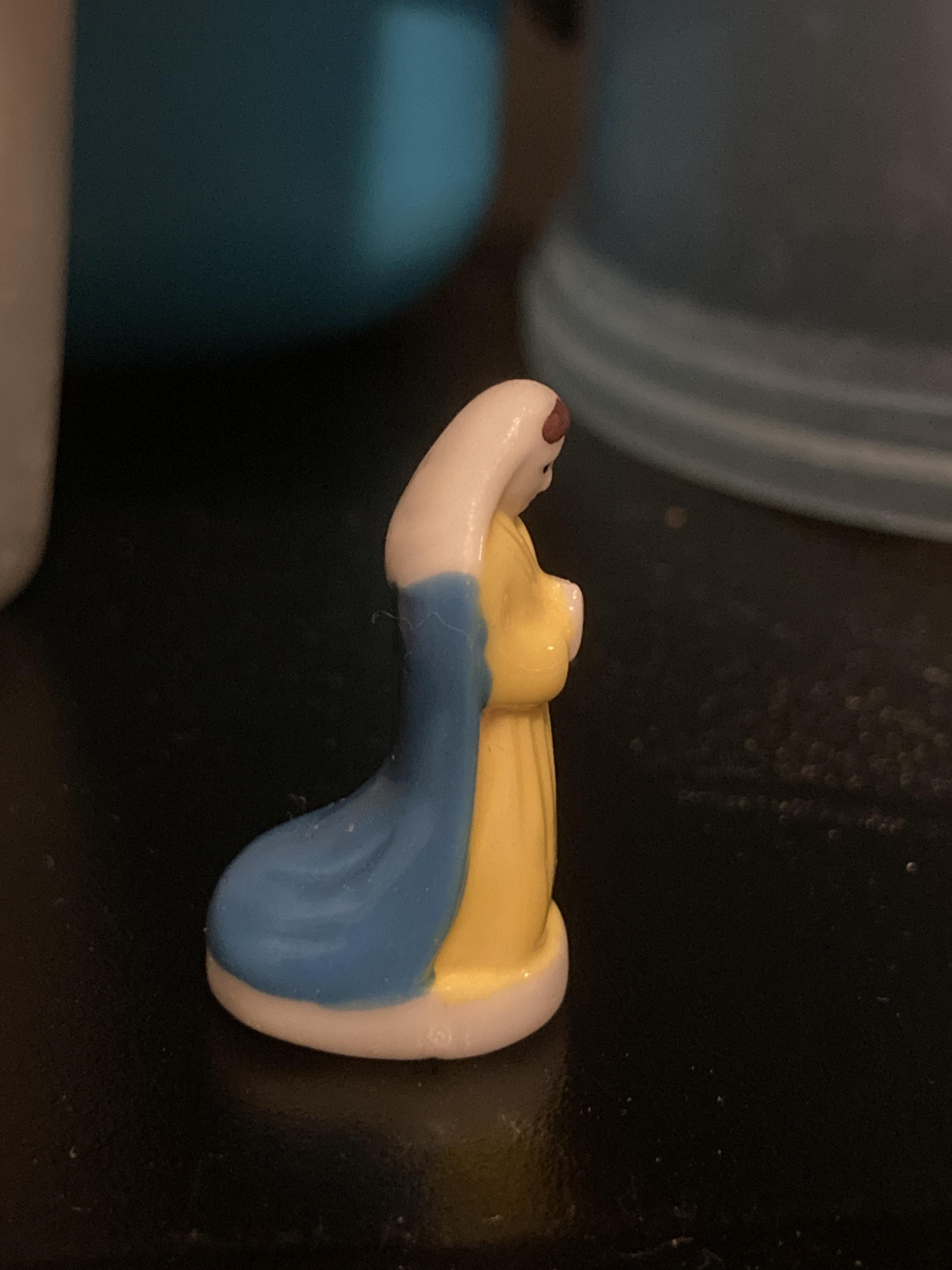 troc de troc fève soeur priant image 0