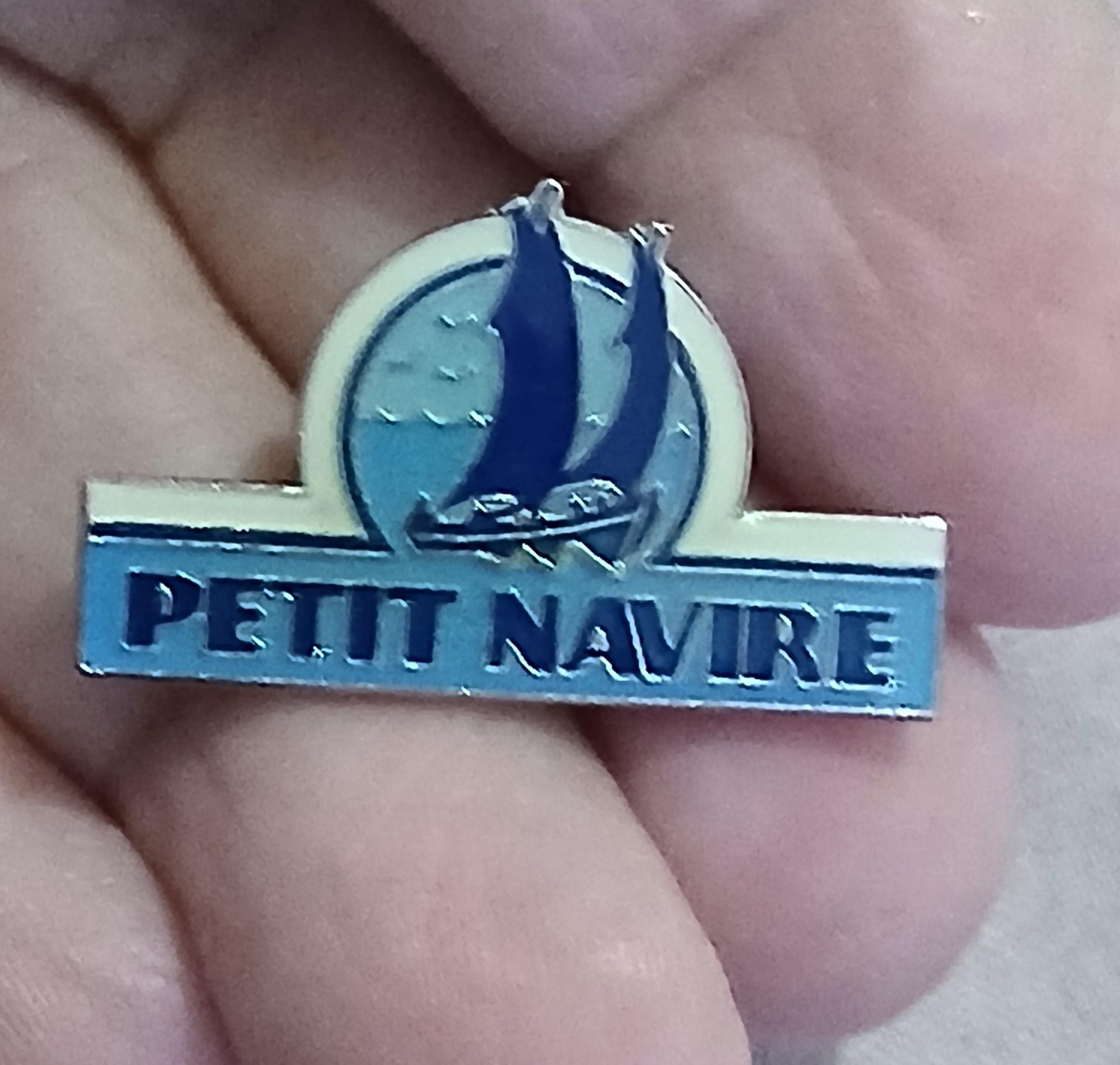 troc de troc reserver troqueuse  un pins ' petit navire ' image 1