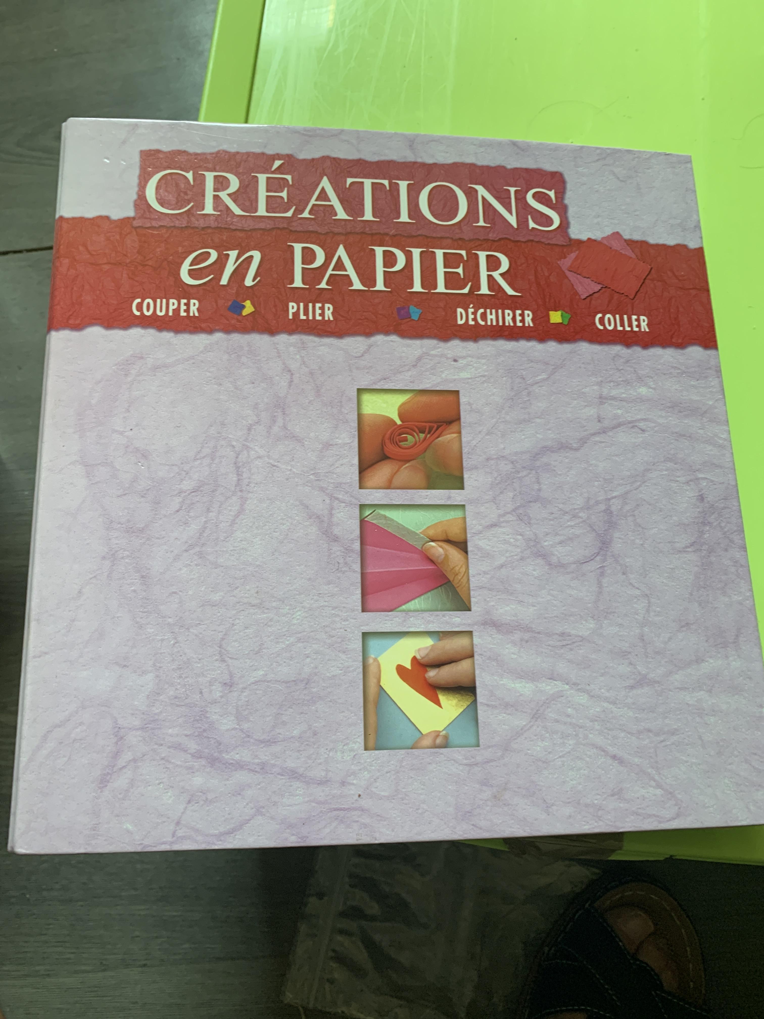 troc de troc gros classeur sur des créations en papier image 0