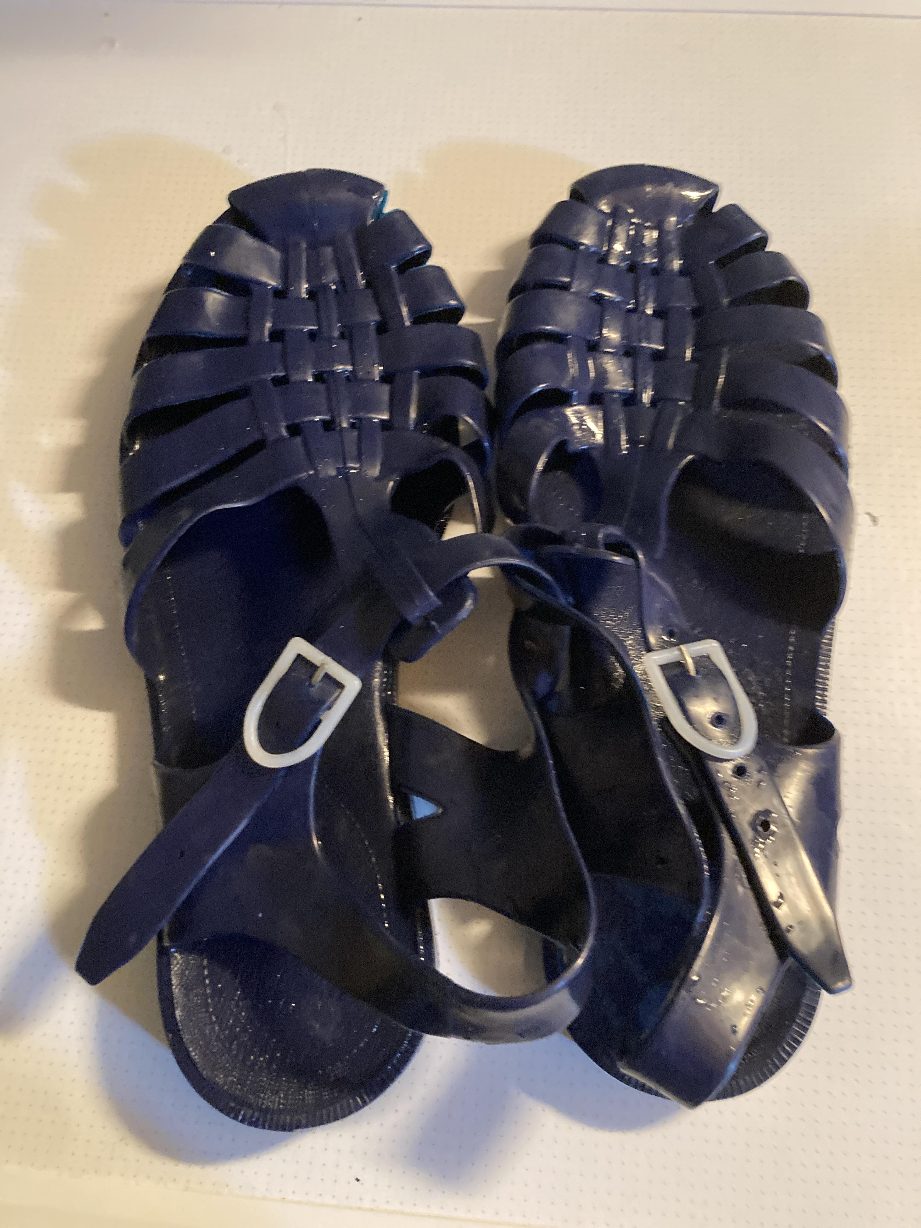 troc de troc sandales en plastique taille 44 image 0
