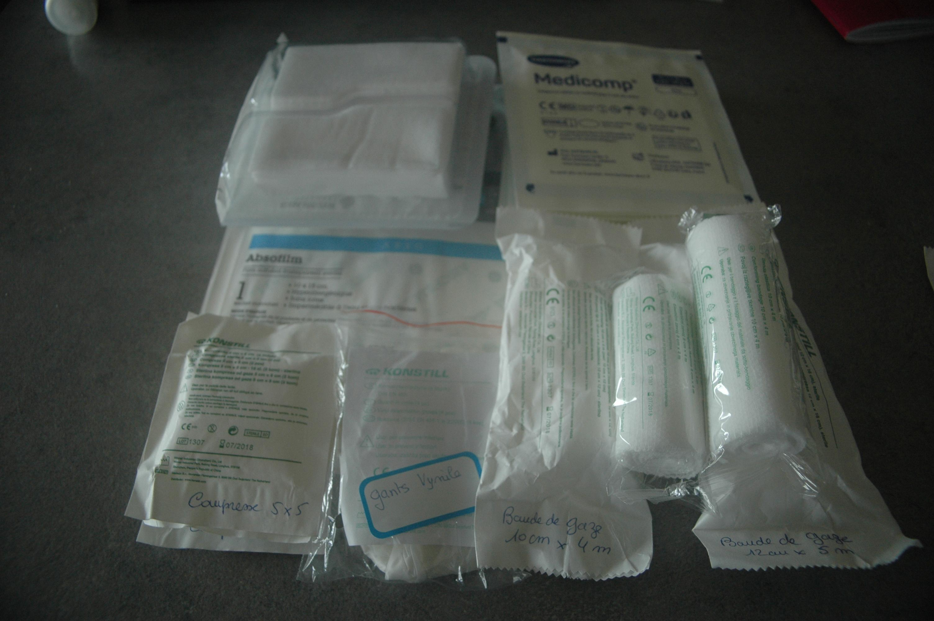 troc de troc lot compresses et bande gaze (neuf) image 1