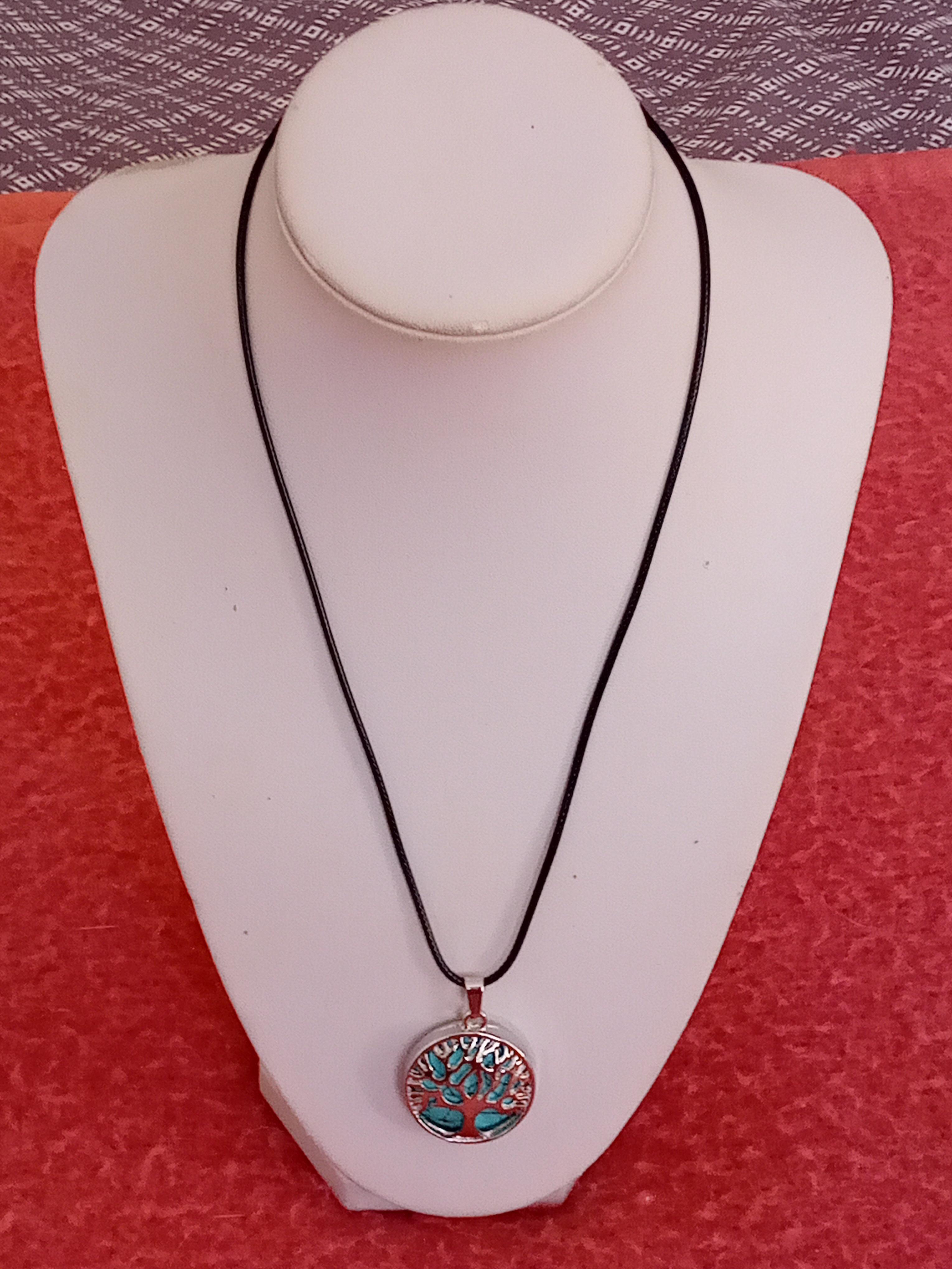 troc de troc reserver. collier pendentif " arbre de vie " image 0
