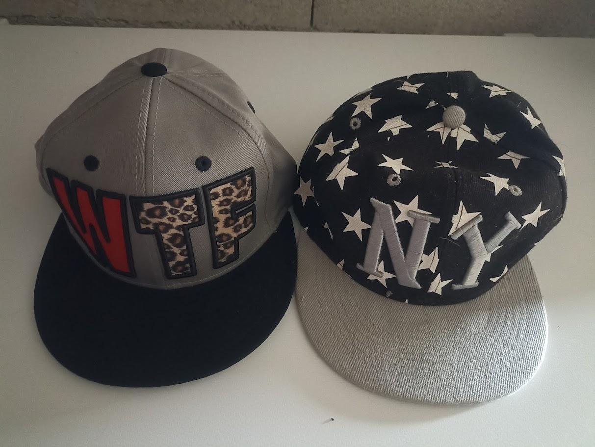 troc de troc lot 2 casquettes image 0