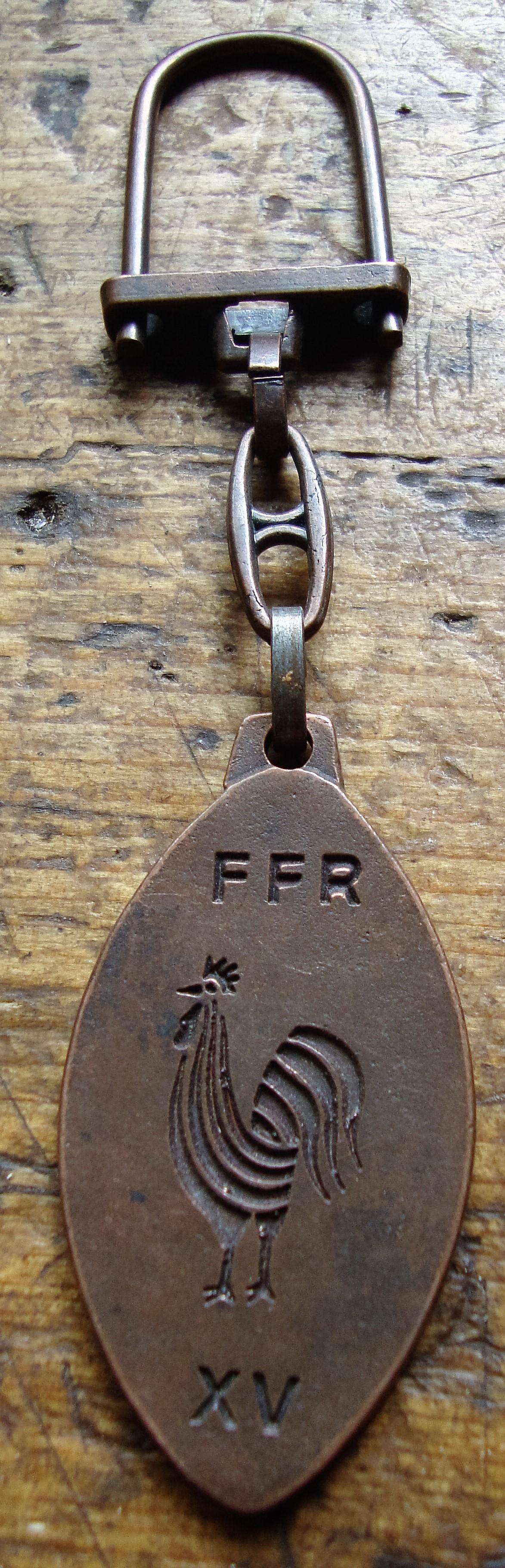 troc de troc porte clés ancien ffr xv arbitres -délégués roussillon en métal image 2