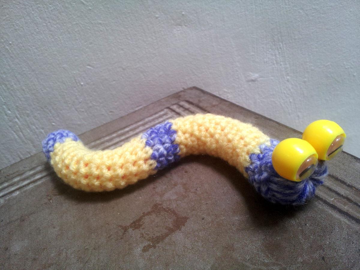 troc de troc petit ver au crochet fait main image 1