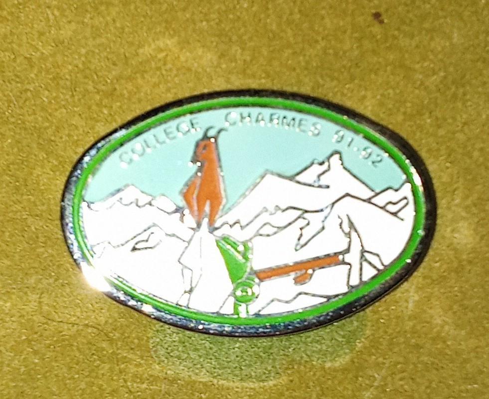 troc de troc pin's college avec attache image 0
