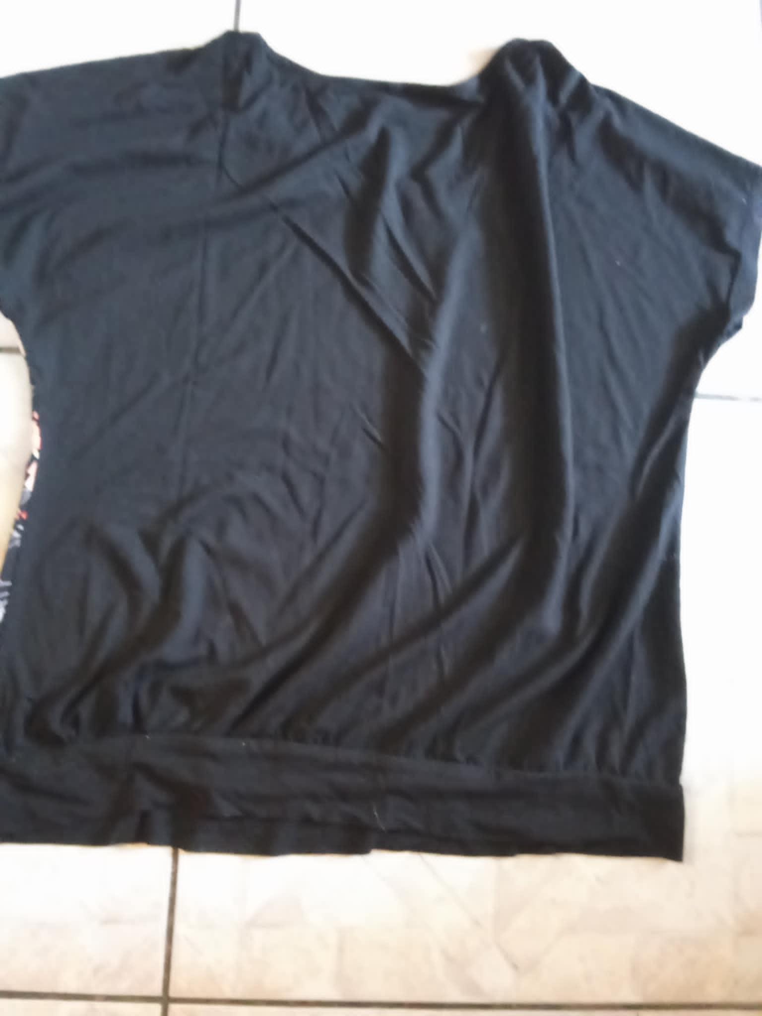troc de troc tunique taille 46  fleur devant derriere noir image 1