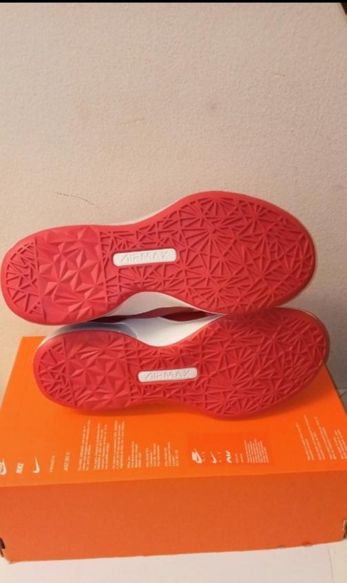 troc de troc nike air femme pointure 38 ou 38 1/2 neuf image 2