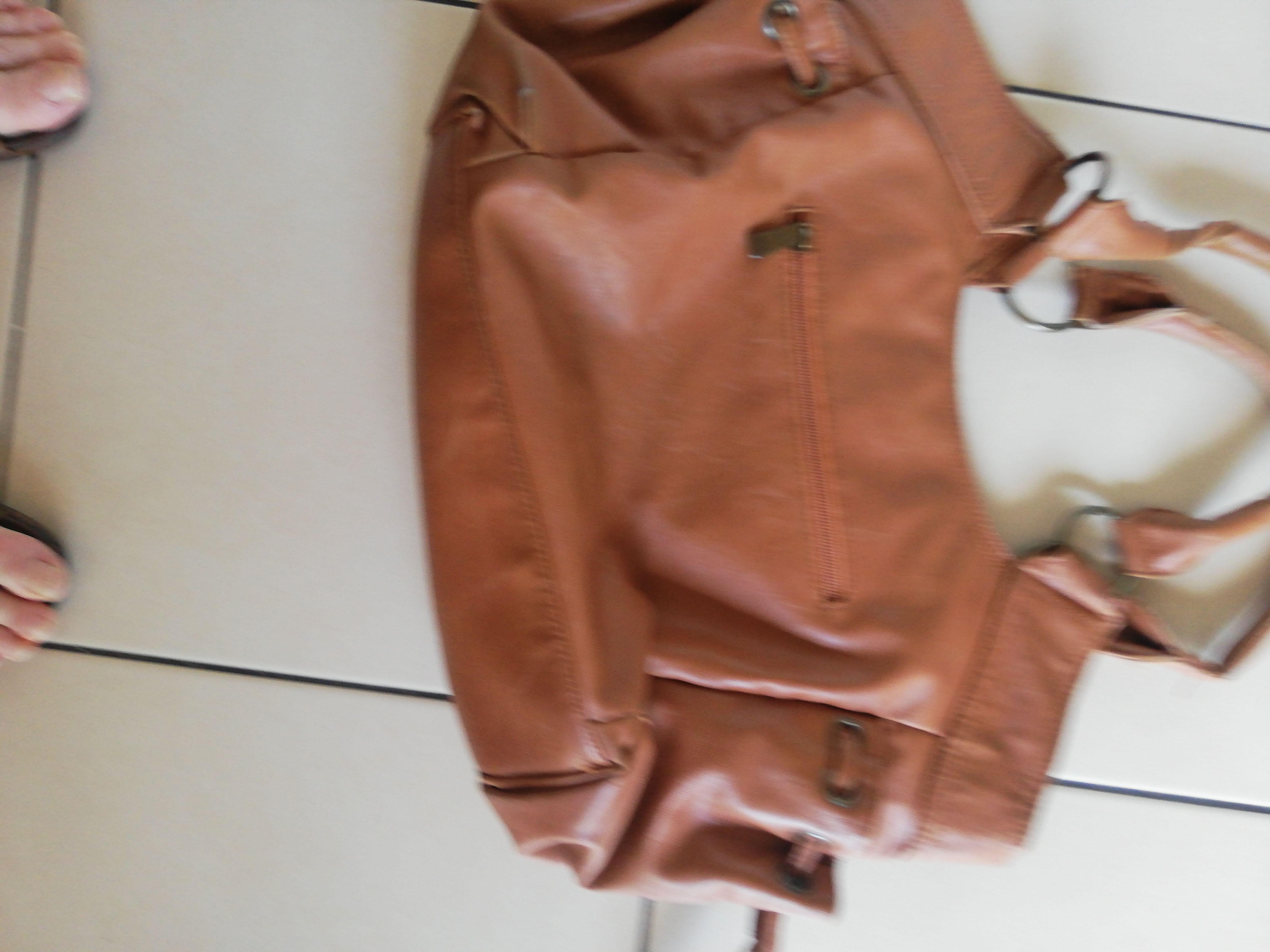 troc de troc sac en cuir marron   bon etat plusieurs poche  zippée image 1