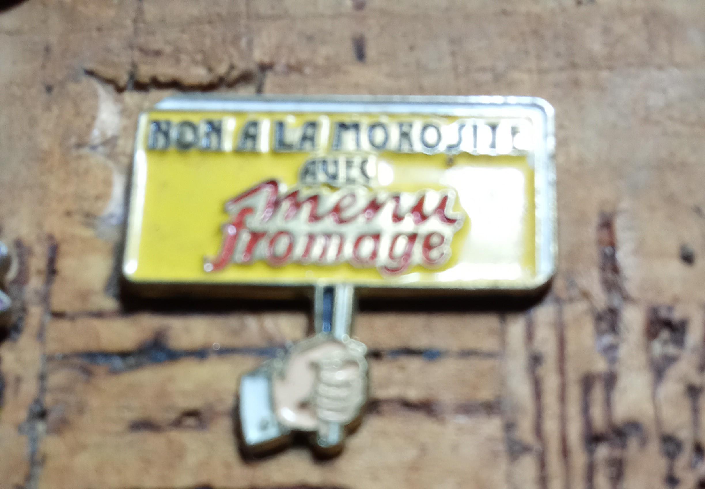troc de troc pin's avec attache image 0