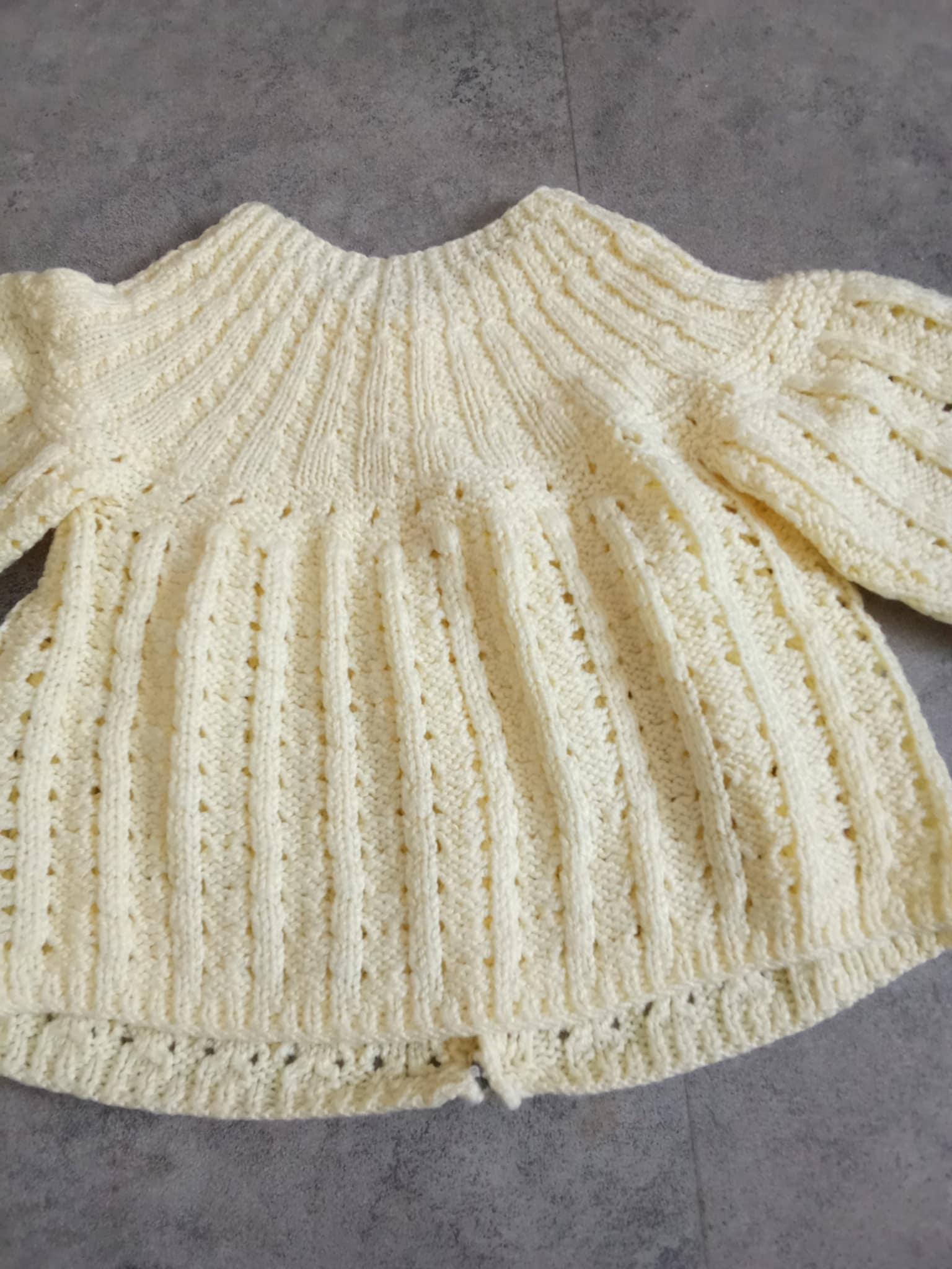 troc de troc brassiere jaune pale 1/3 mois laine fin main image 0