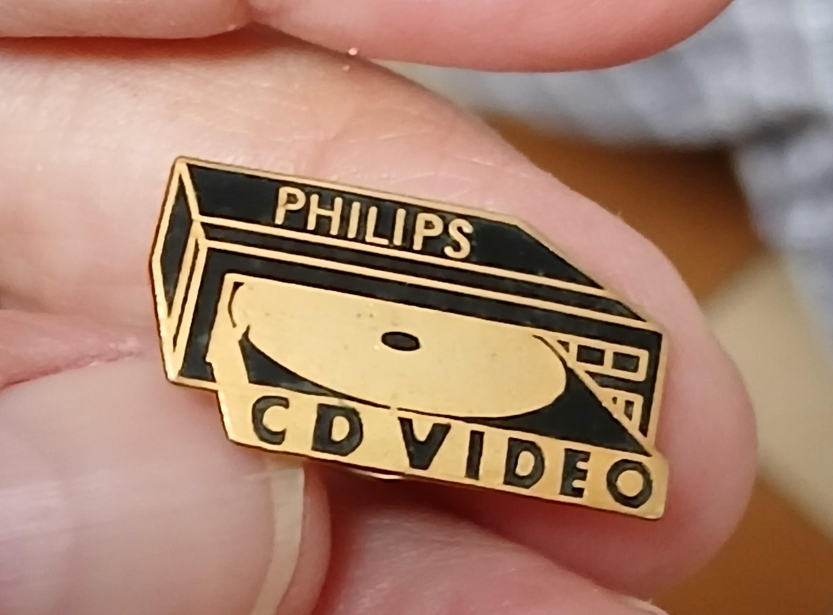 troc de troc reserver. un pins ' philips cd. video ' image 1