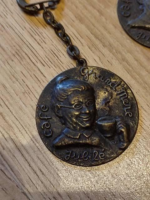 troc de troc porte clef café grand mere réserver béatrice image 0