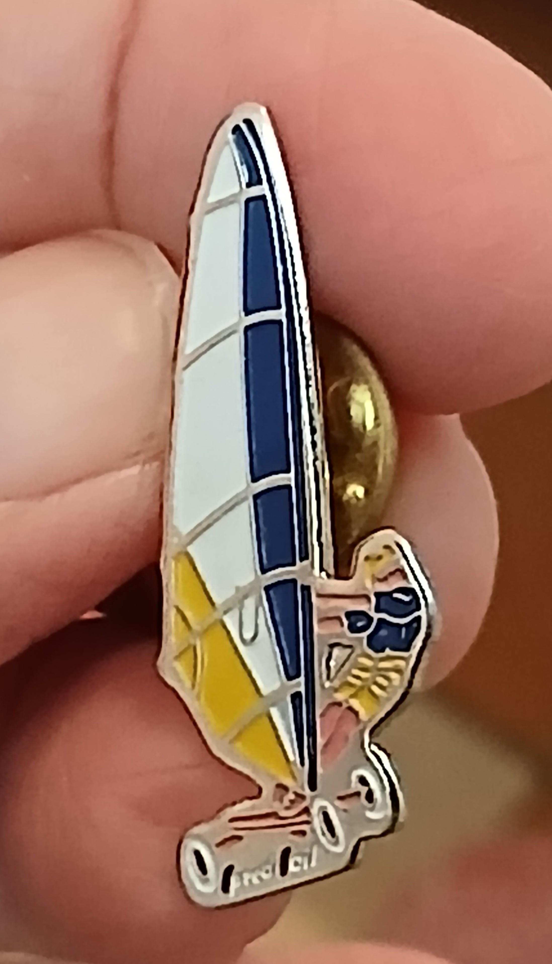 troc de troc reserver stéphanie  un pins image 1