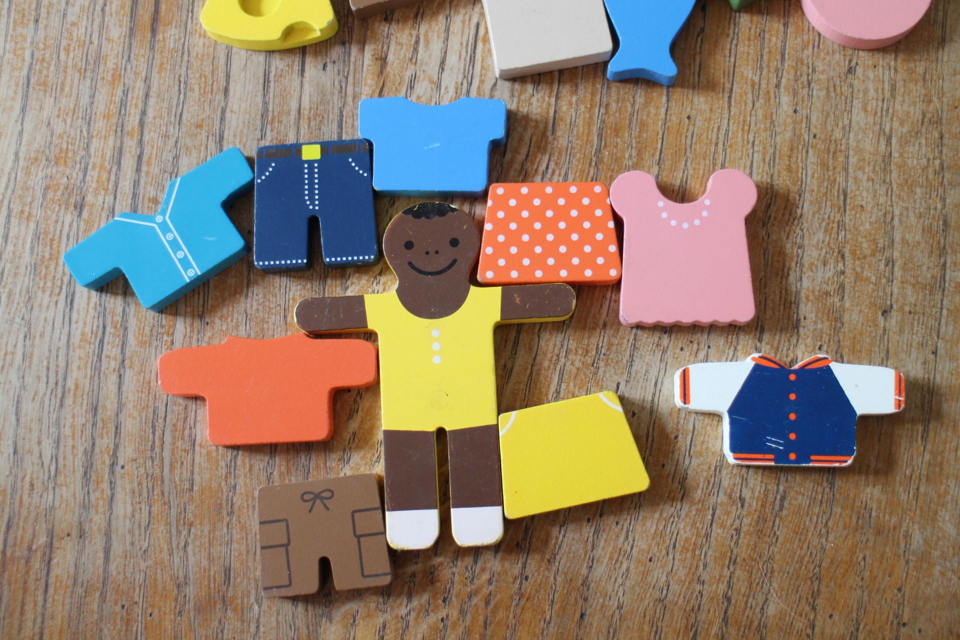 troc de troc jouets en bois : aliments et vêtements image 1