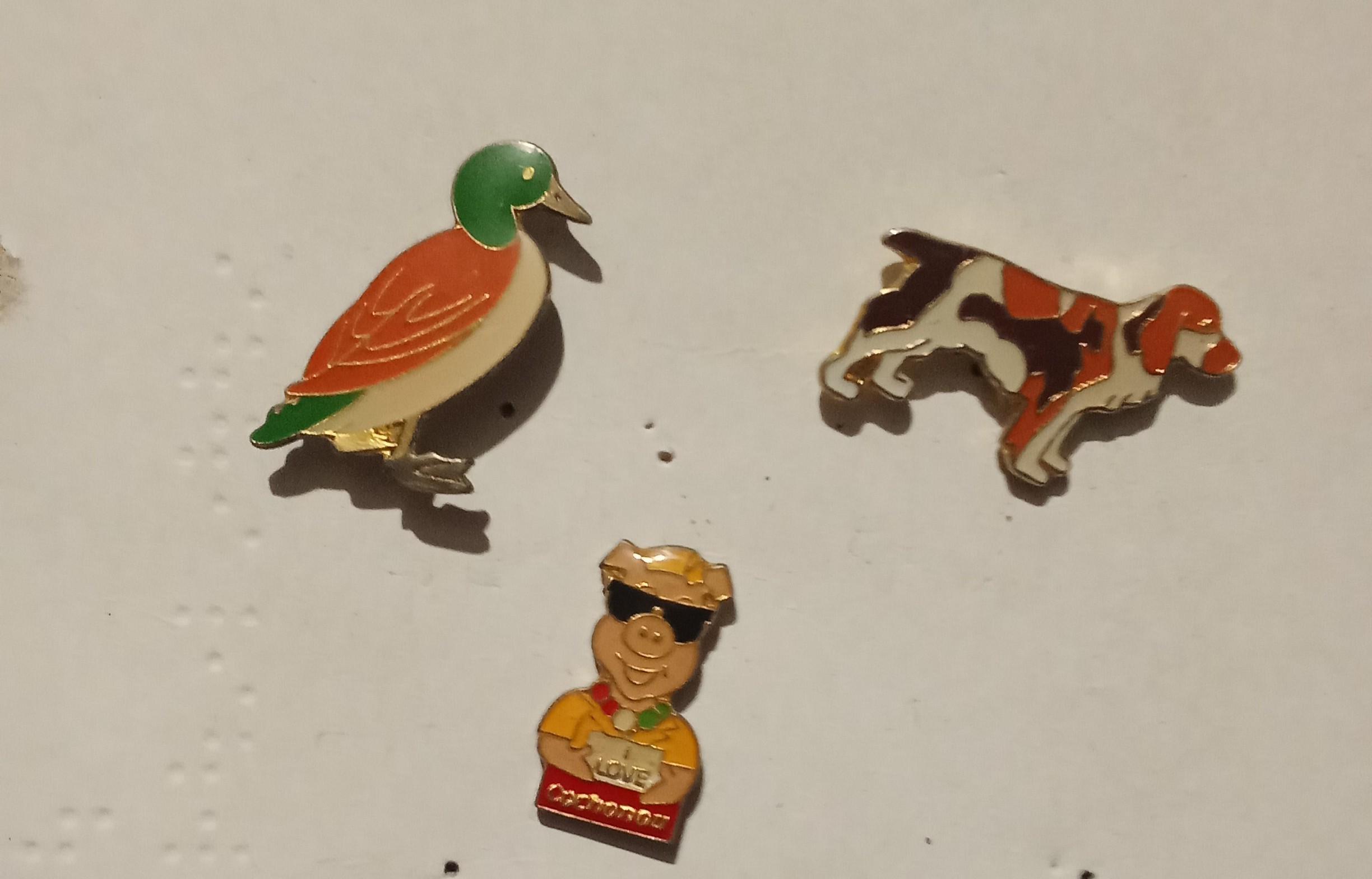 troc de troc lot 3 pin's avec attache image 0