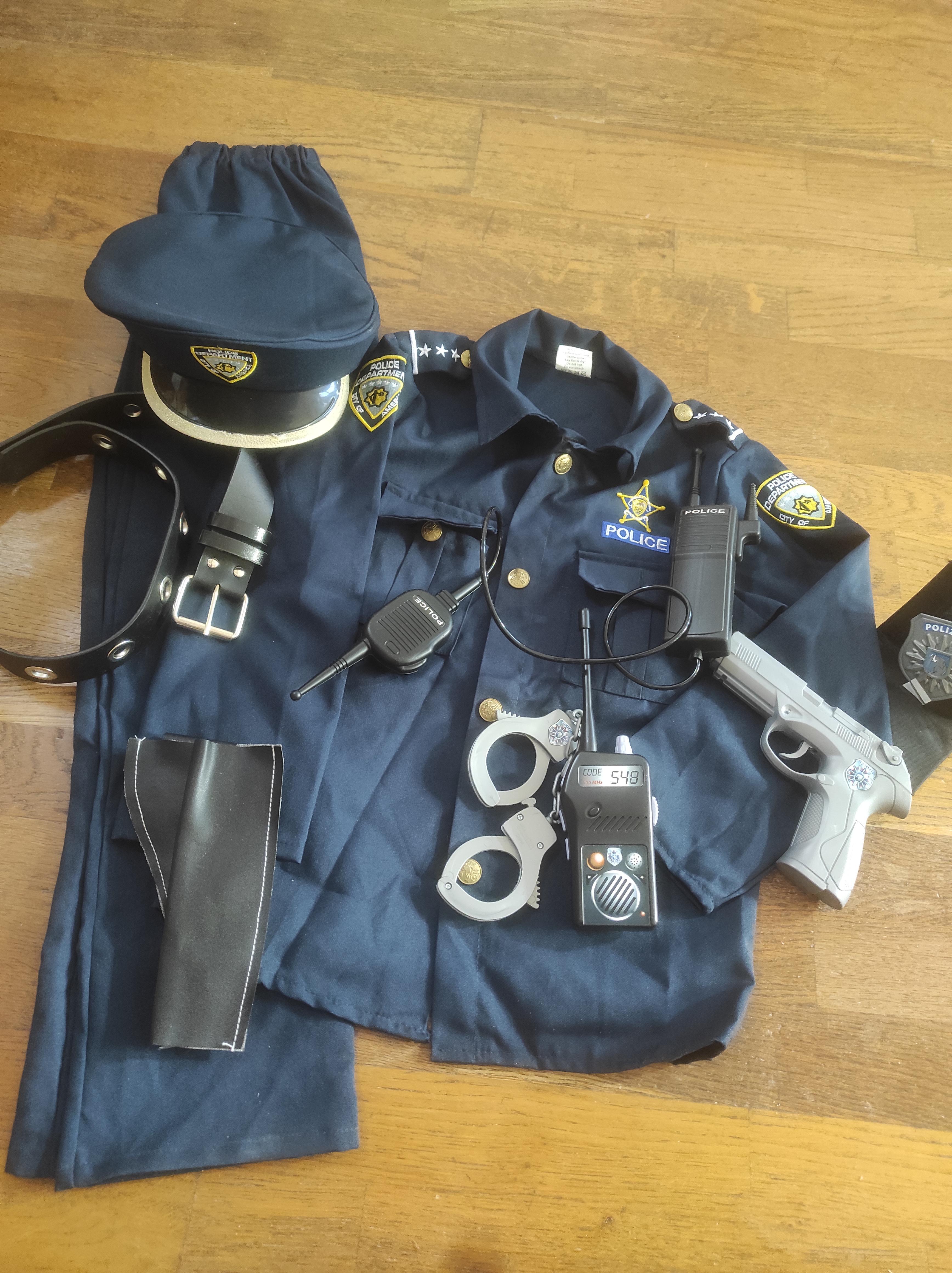 troc de troc déguisement de policier et accessoires 8/10 ans image 0