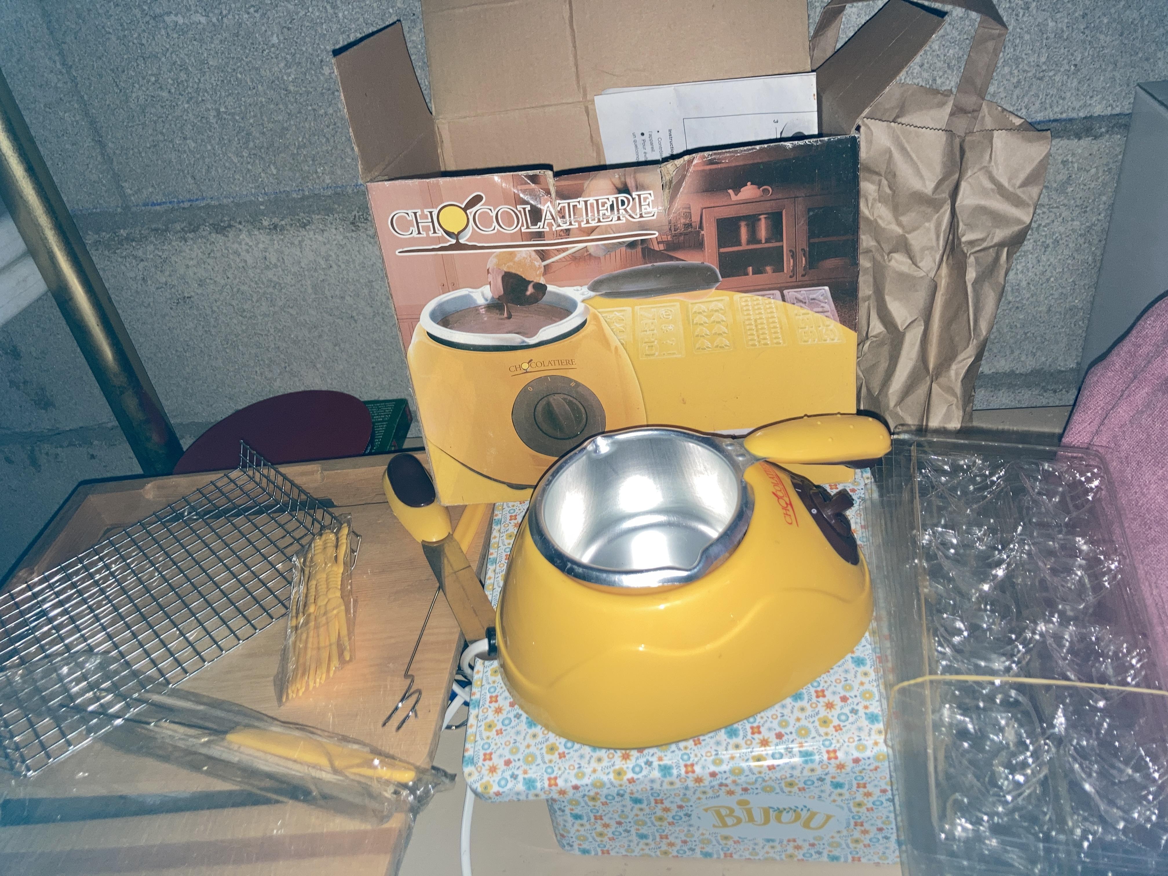 troc de troc chocolatière avec tous ses accessoires image 0