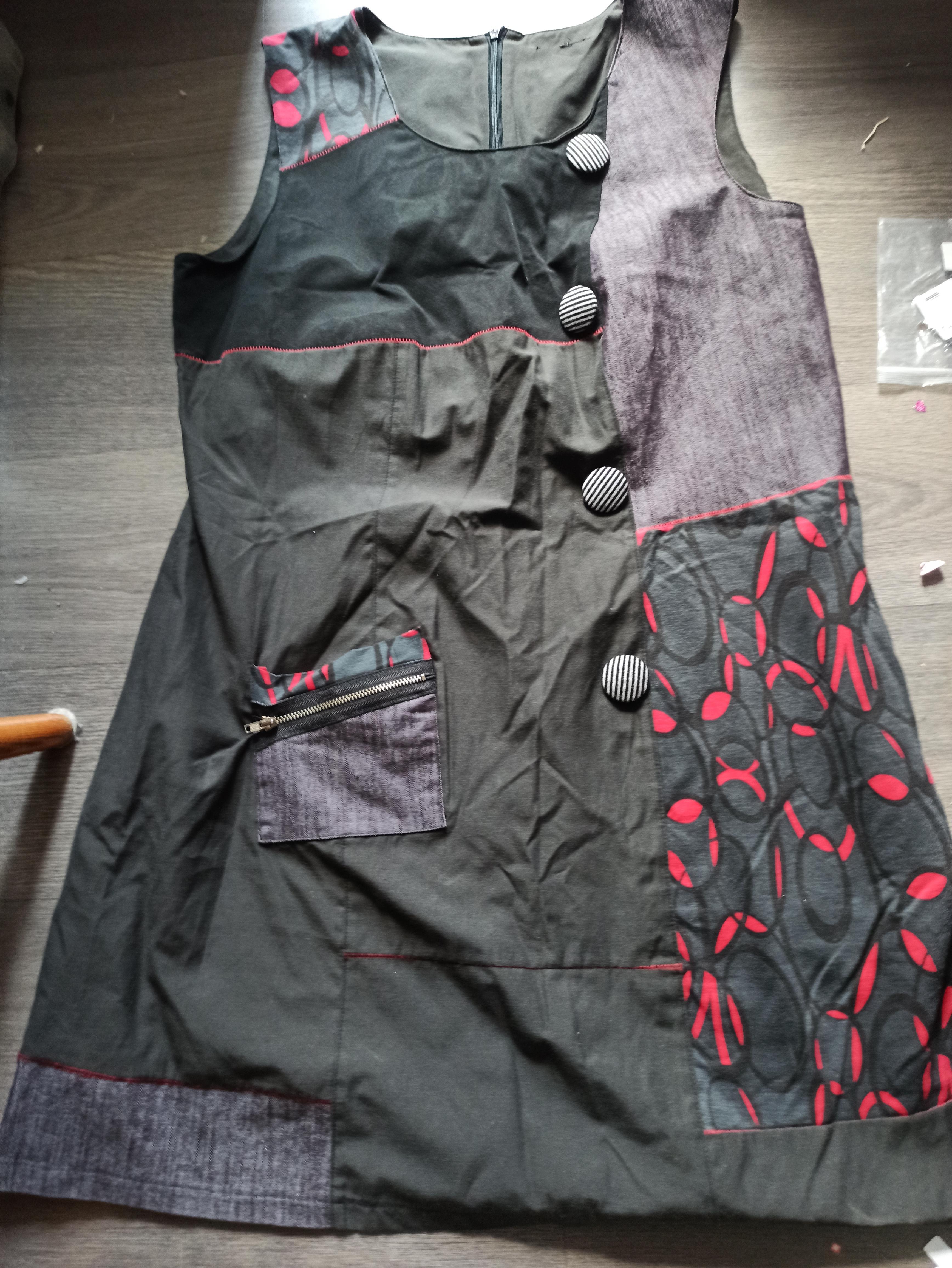 troc de troc jolie robe n'a plus de taille mais 46 48 je pense image 0