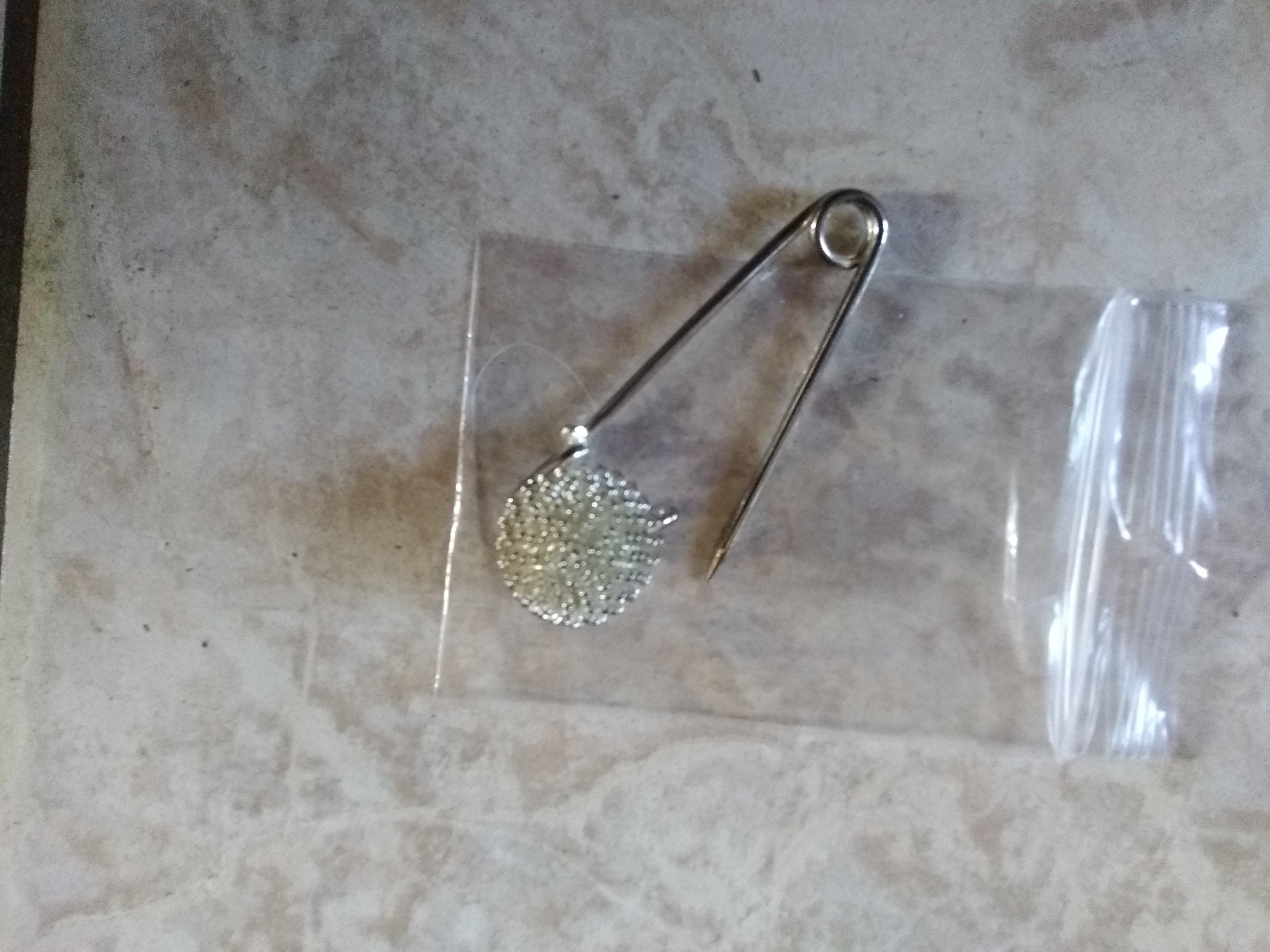 troc de troc broche argenter neuf image 1