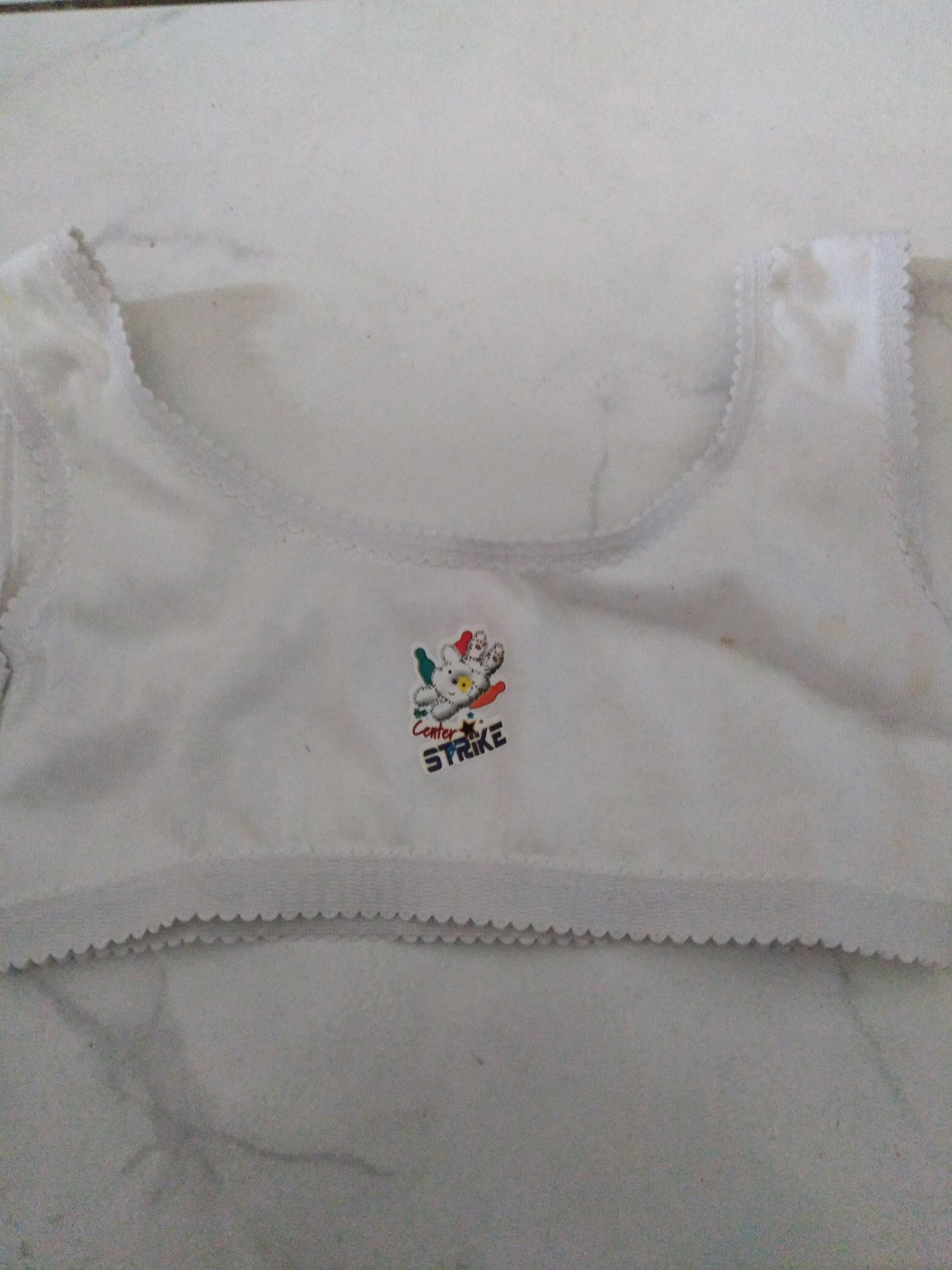 troc de troc brassière taille 2/4 ans image 0