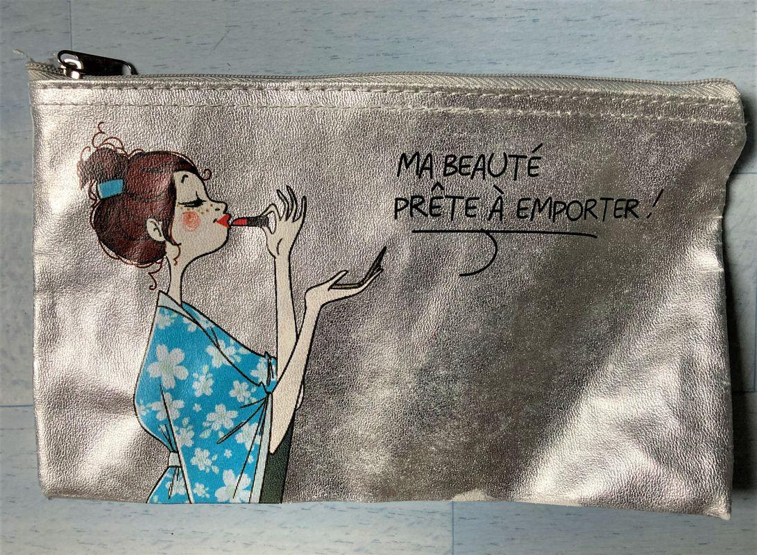 troc de troc pochette argentée pour maquillage image 0