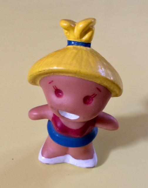troc de troc figurine fillette 6 cm - très bon état - plastique souple image 0