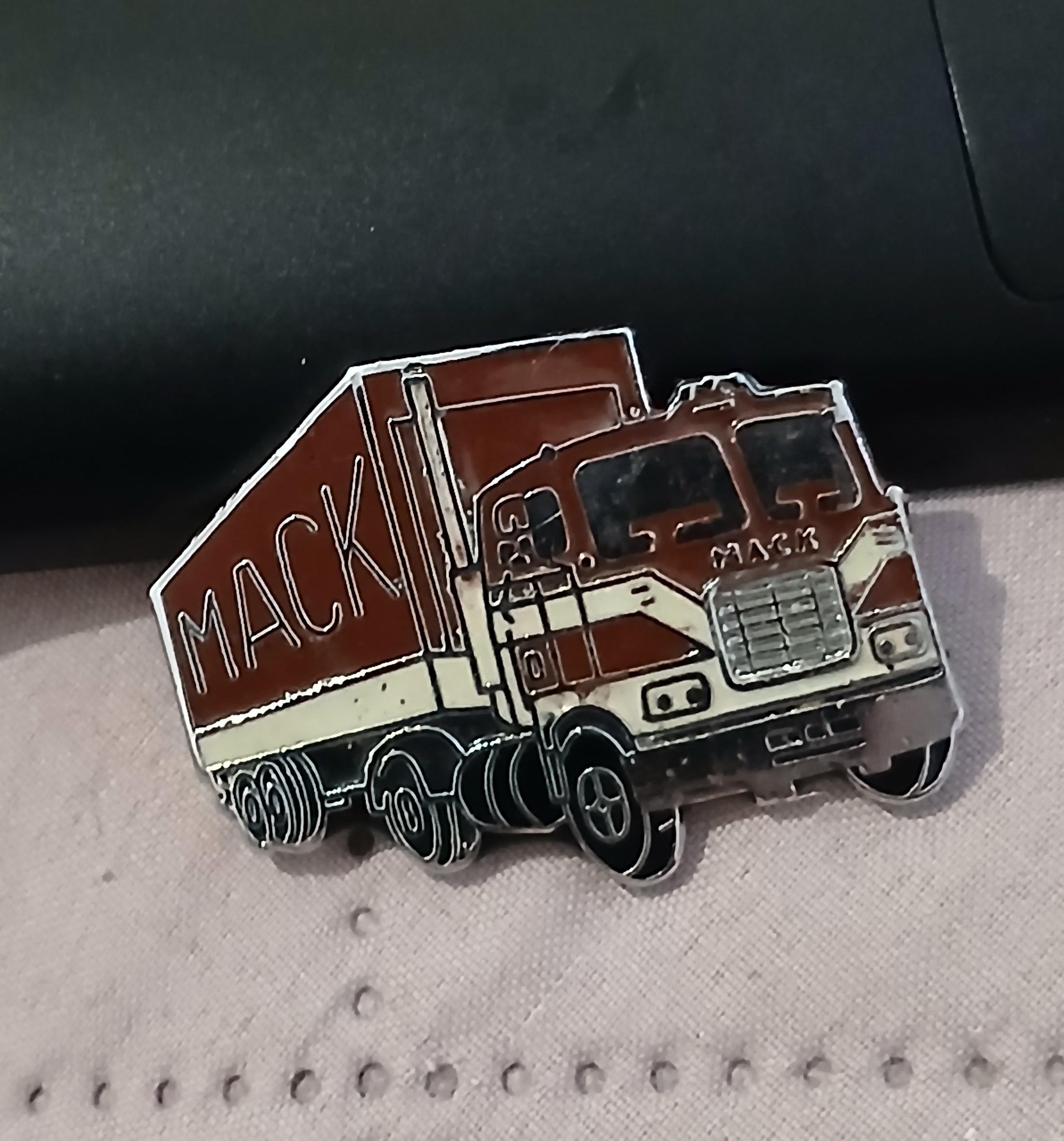 troc de troc pins ' camion mack ' image 0