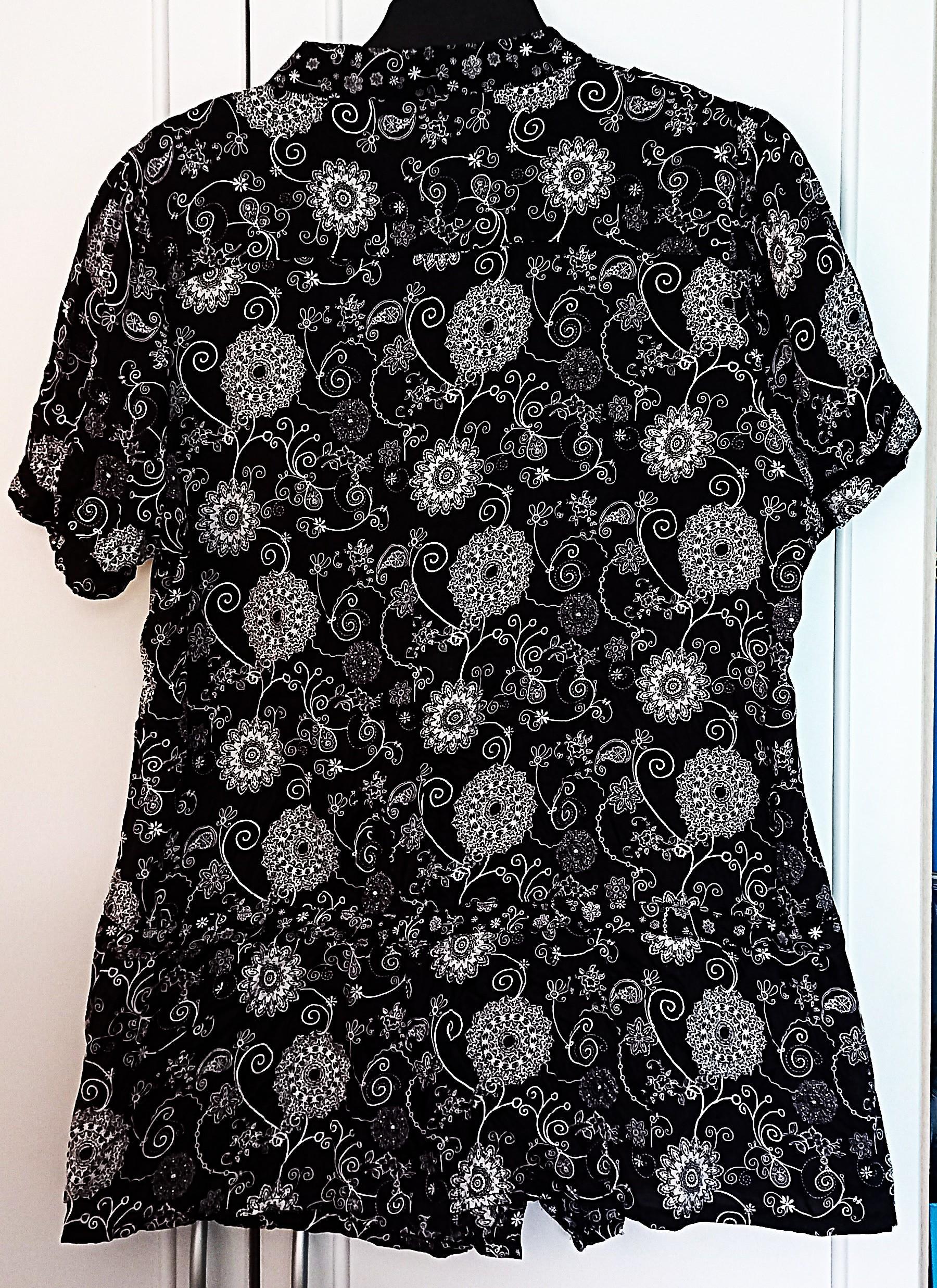 troc de troc chemise noire et blanche. image 1