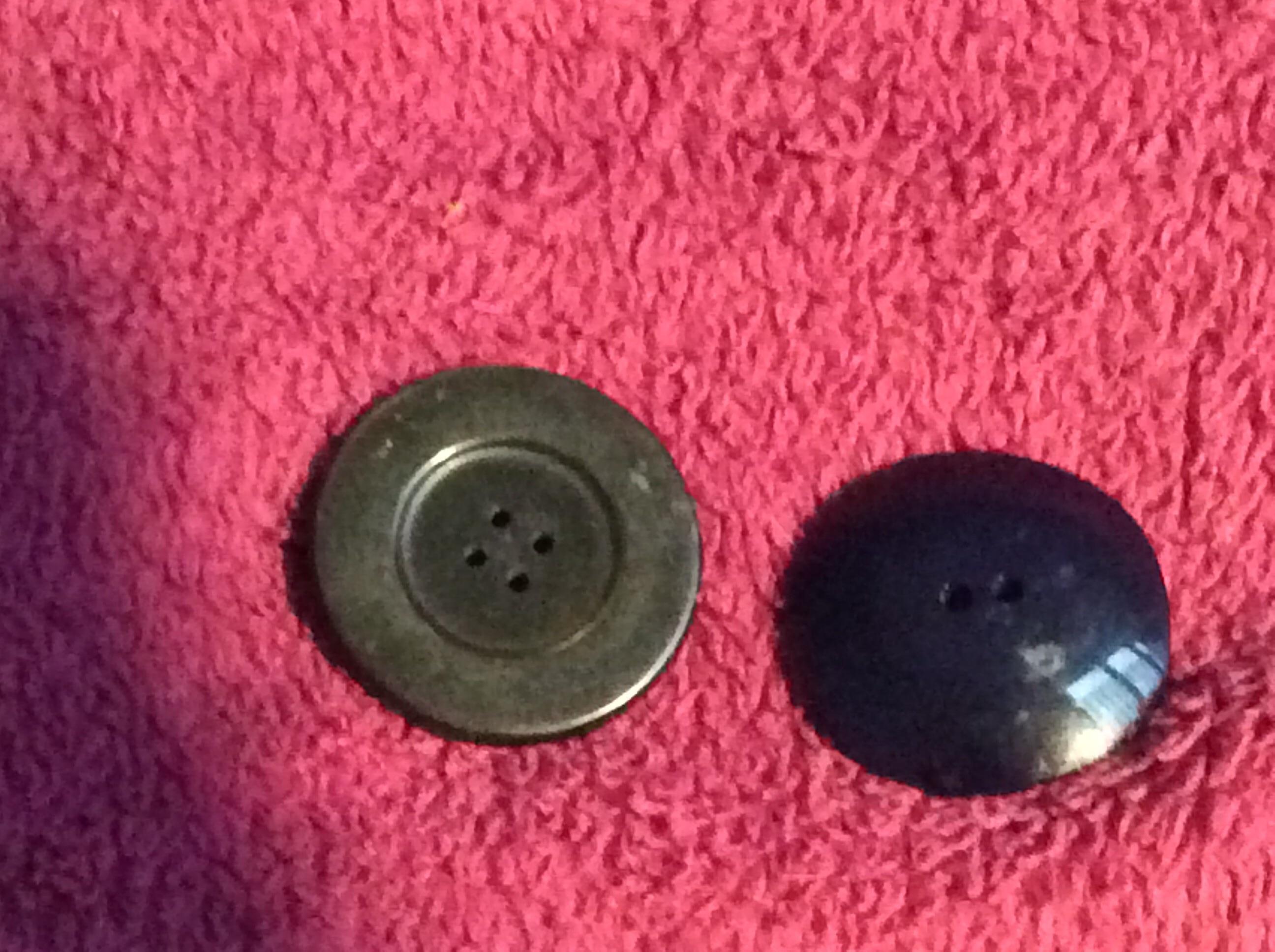 troc de troc 2 boutons 3,5 cm noir et bleu marine années 70 80 image 0