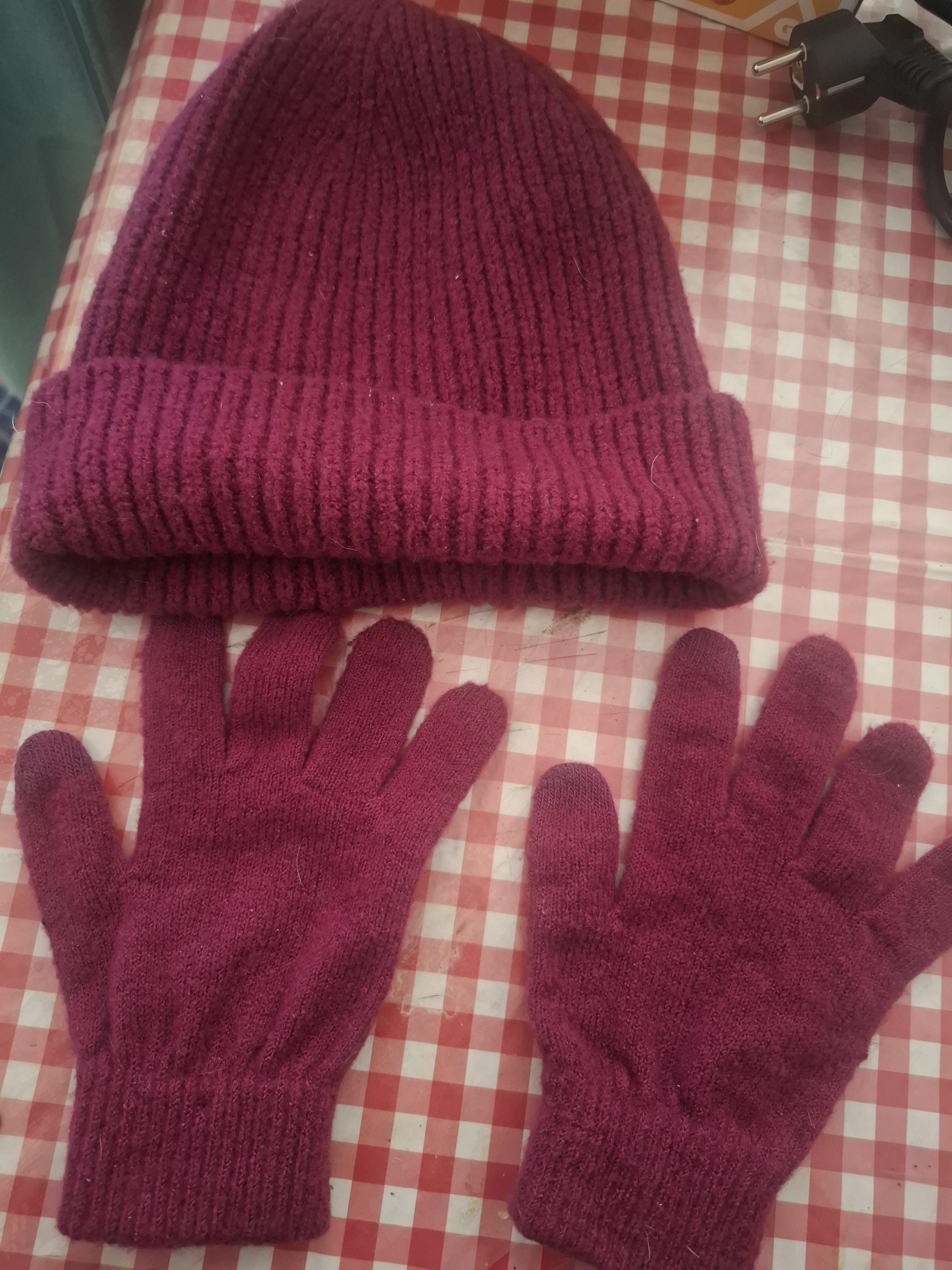 troc de troc réservé lot gant et bonnet femme image 0