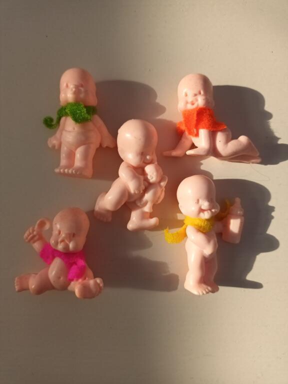 troc de troc attribué figurines "les babies" - année 80-90 image 0