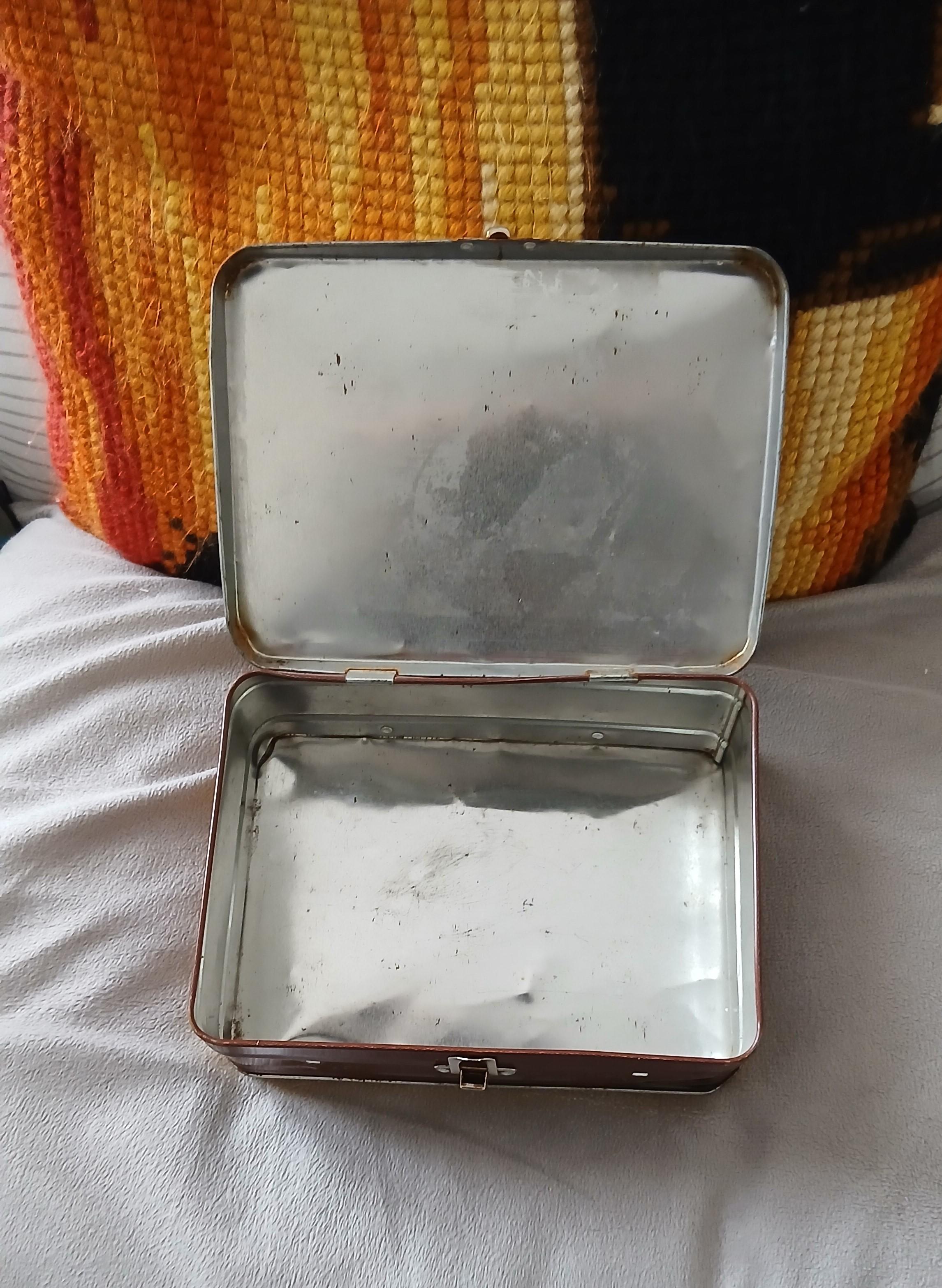 troc de troc une boîte en fer image 1