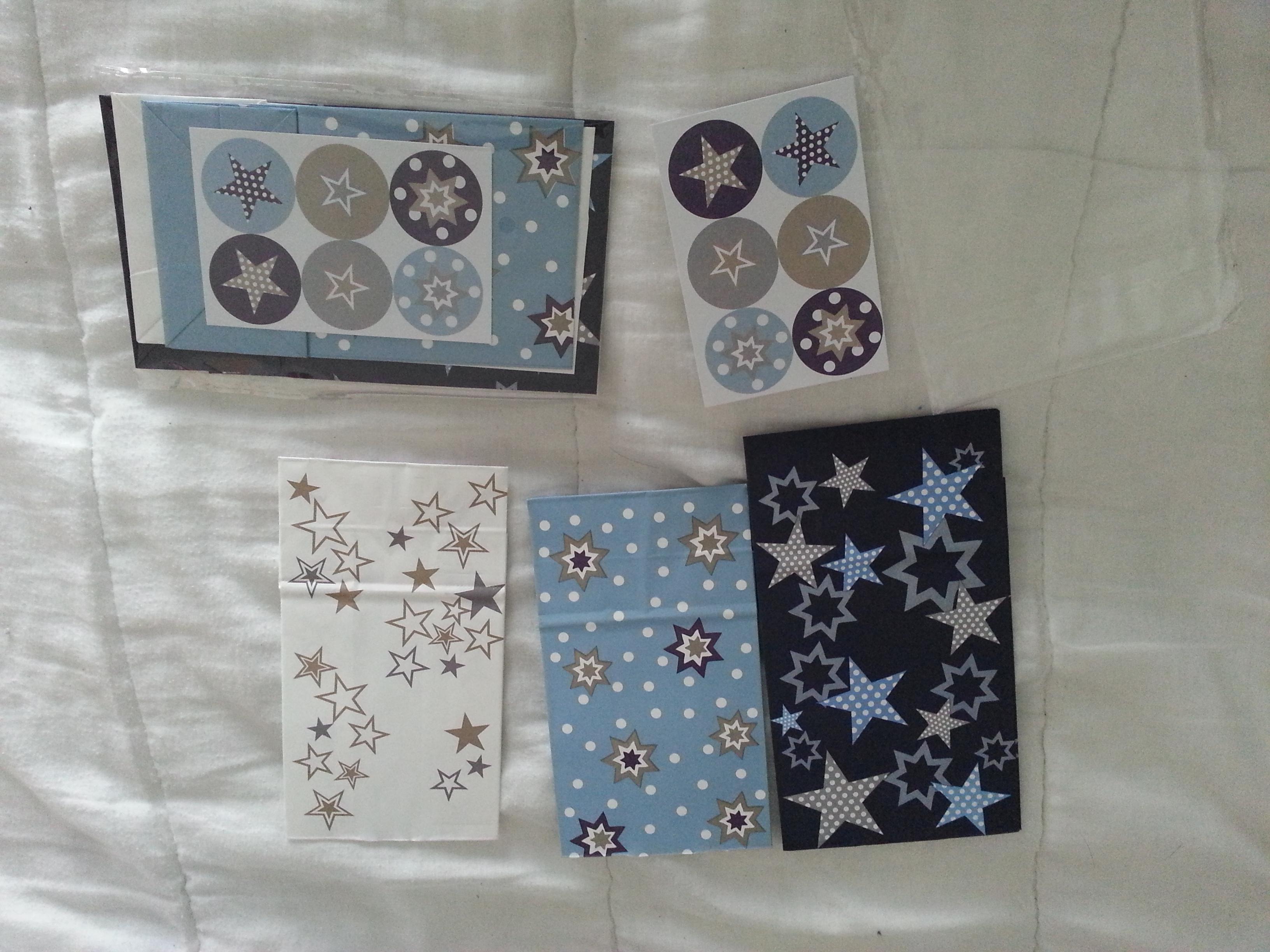 troc de troc reserve diverstroc / lot de 3 pochettes cadeau papier  décor étoiles  + 6 stickers ron image 0