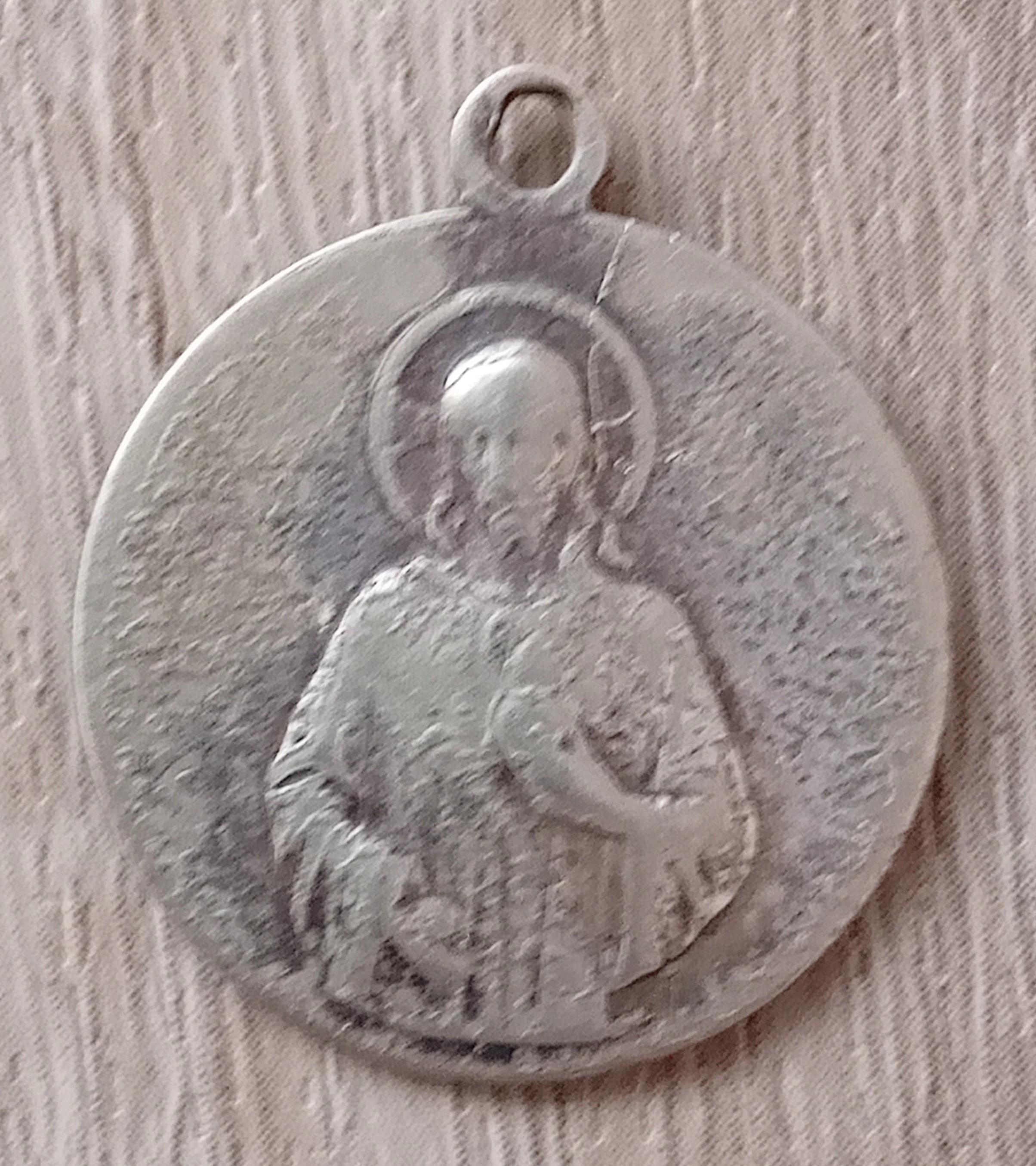 troc de troc une médaille pendentif du christ image 0