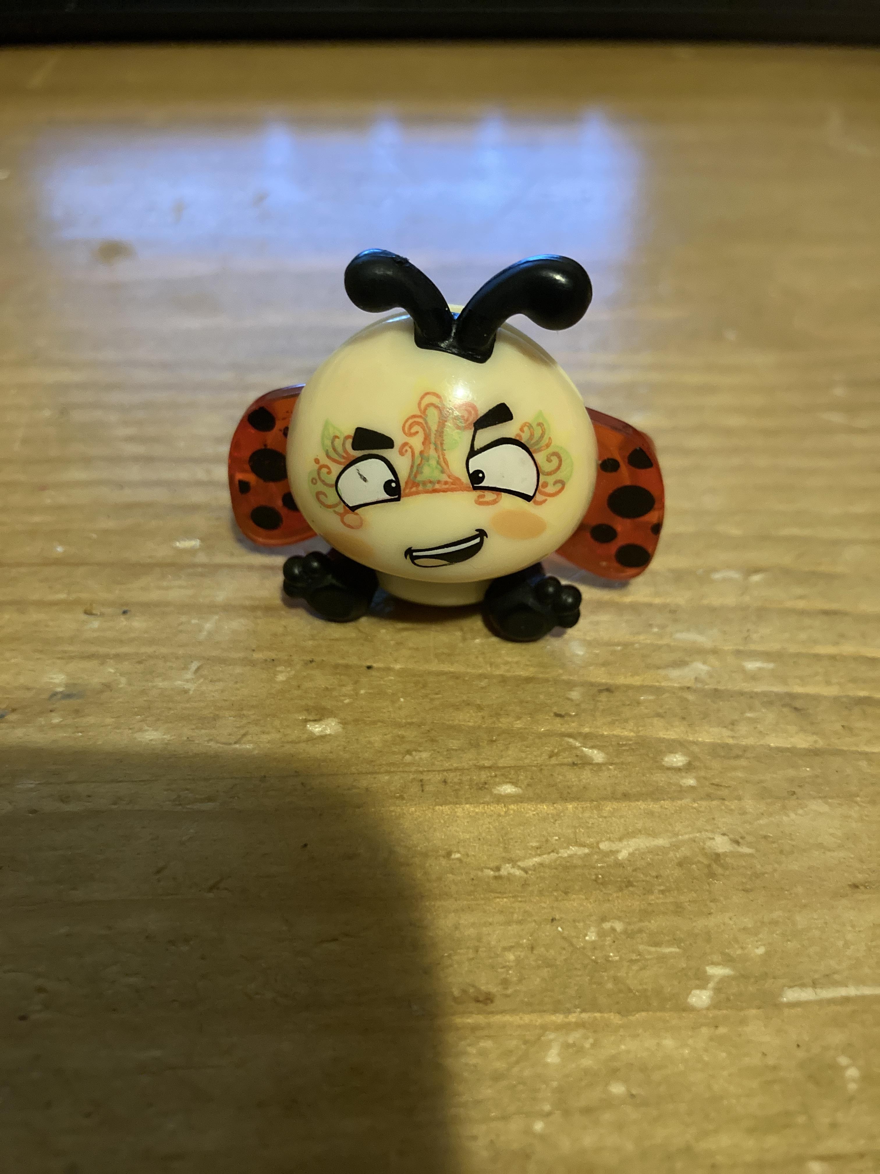 troc de troc réservé jouet kinder coccinelle image 0