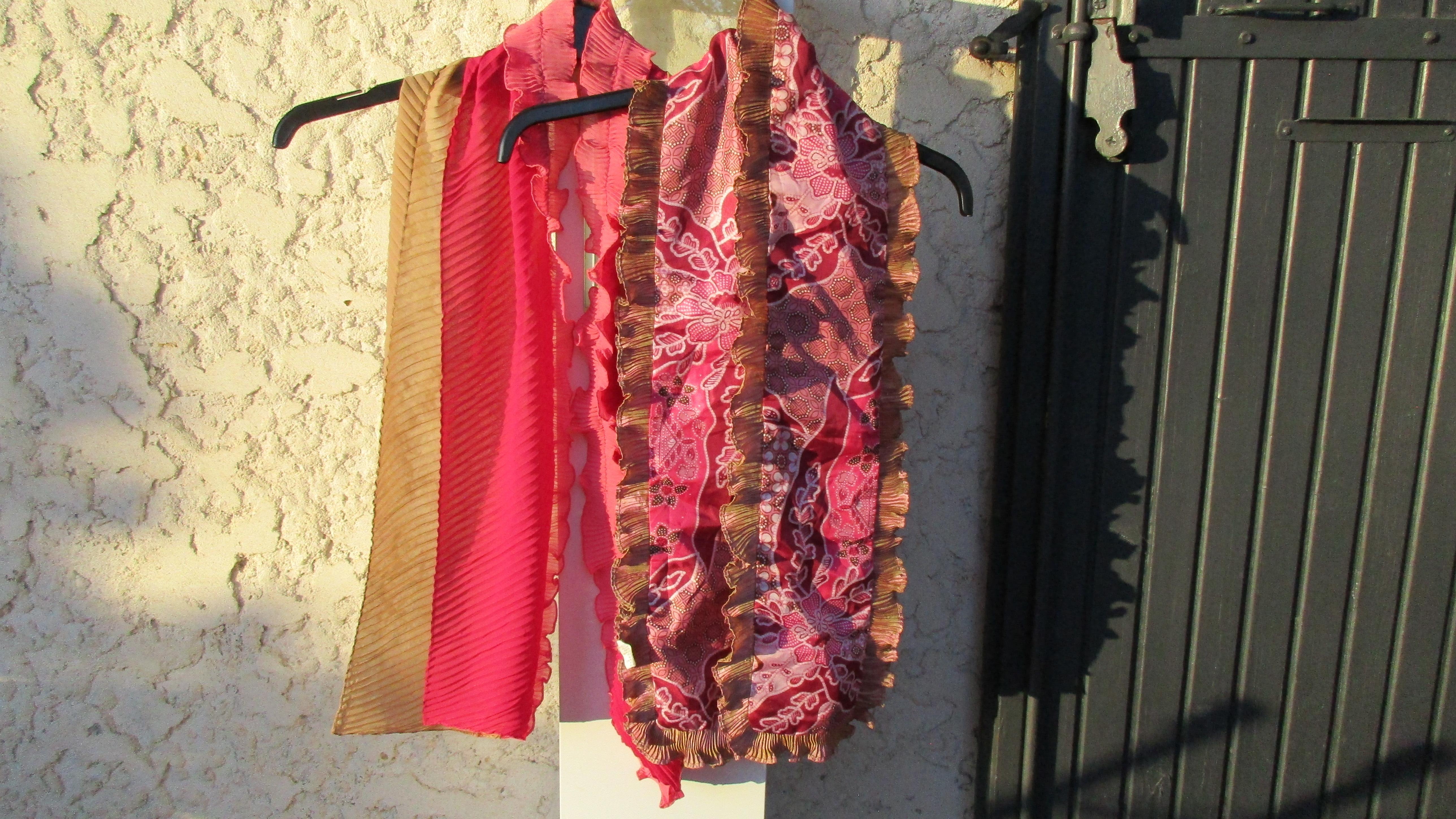 troc de troc 2 jolis foulards réversibles comme neufs image 0