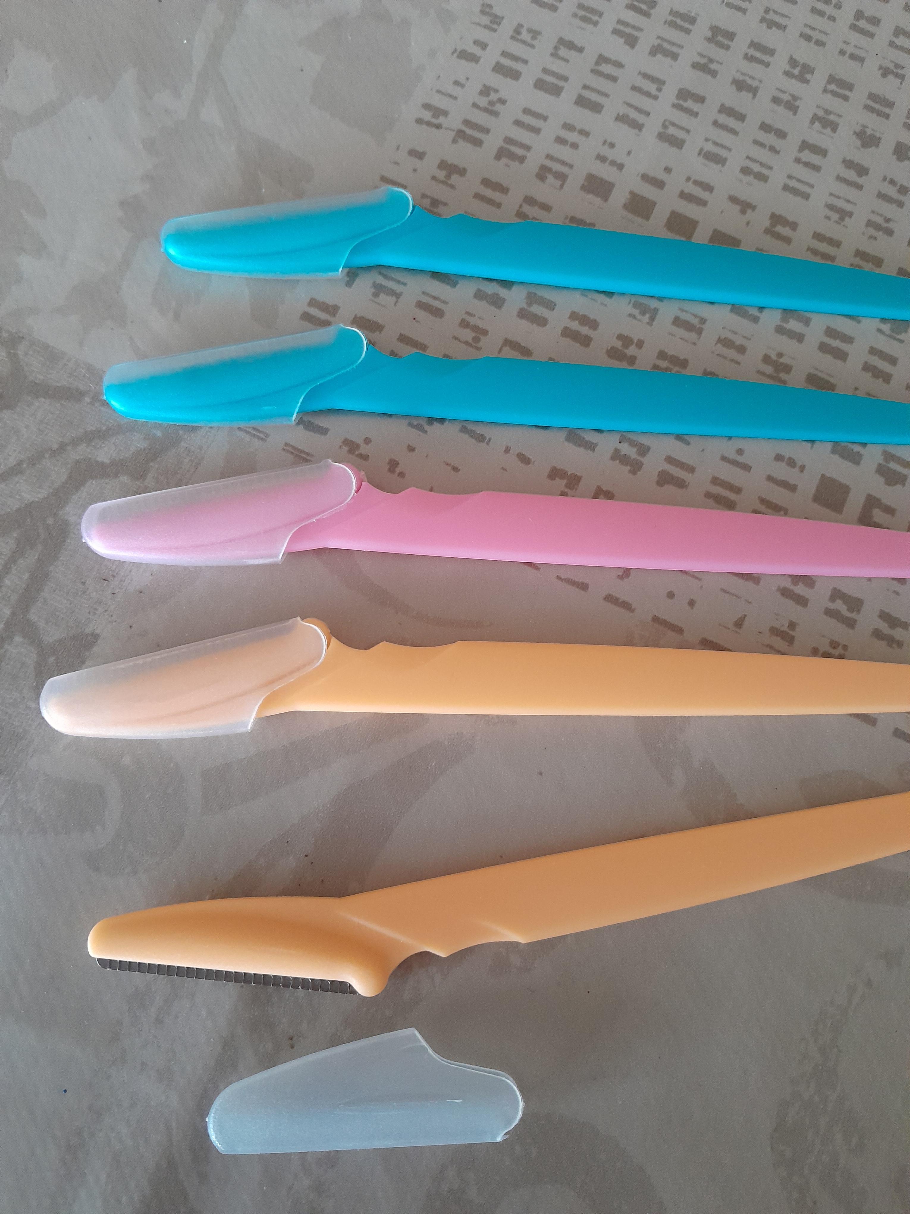 troc de troc 5 rasoirs pour sourcils neuf image 0