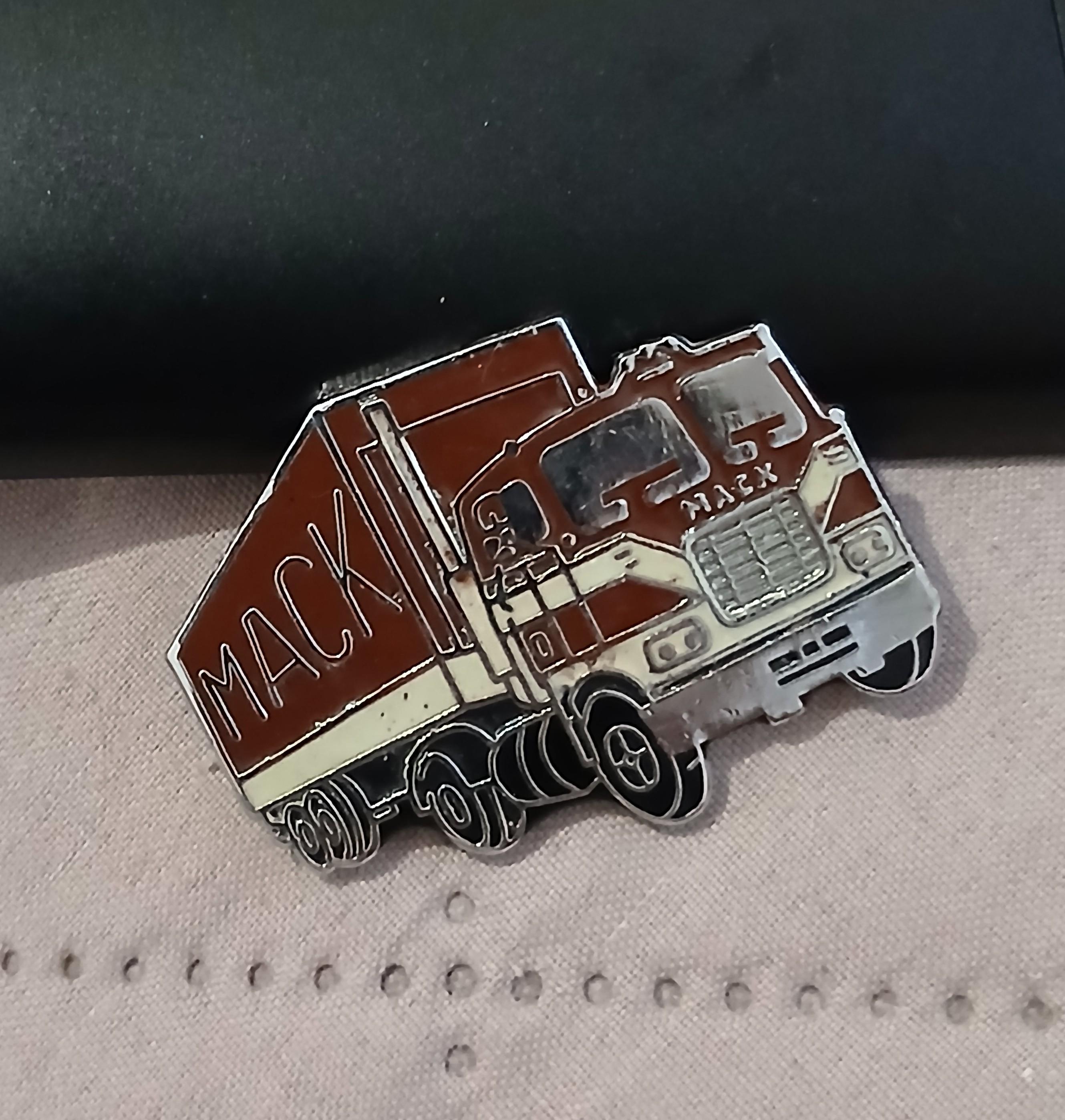 troc de troc pins ' camion mack ' image 1