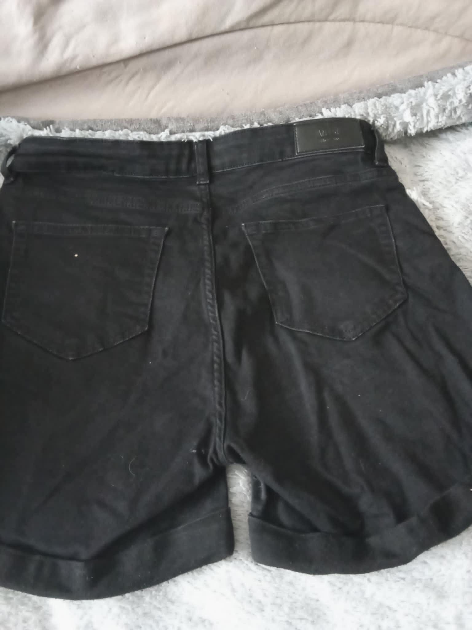 troc de troc short noir taille 42 marque amisu port compris image 1