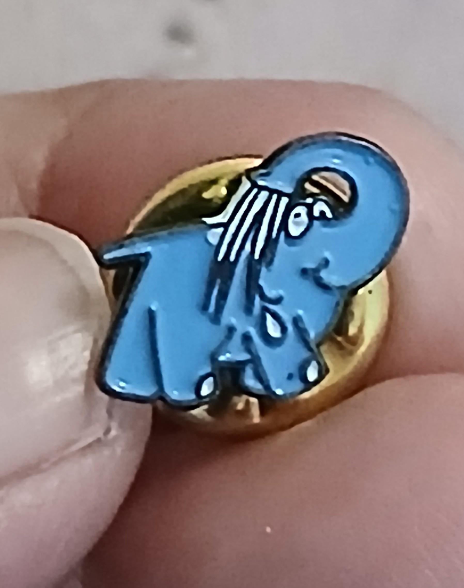 troc de troc reserver troqueuse un pins ' image 1