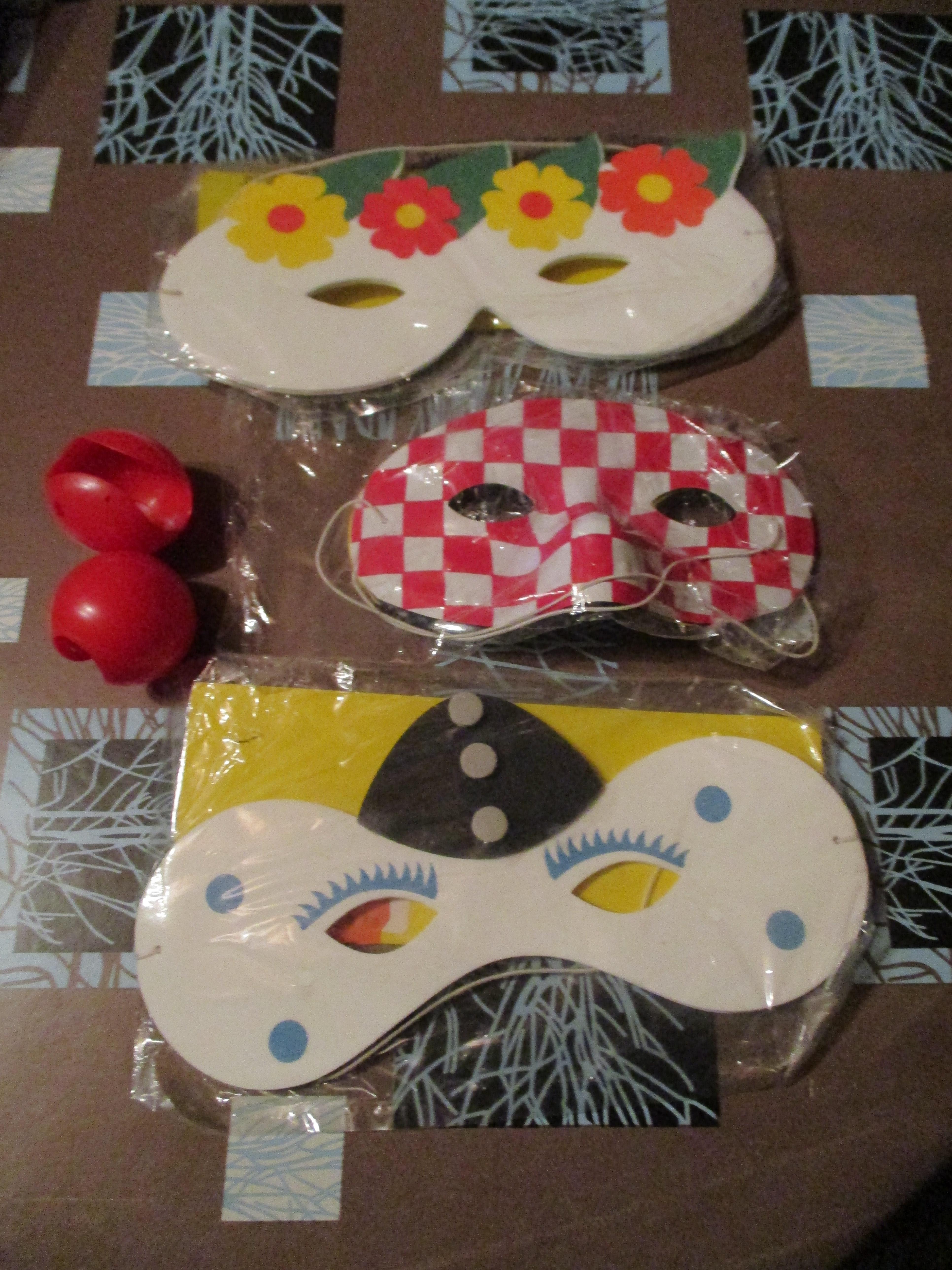 troc de troc 5 masques ou loup carnaval 2 nez de clown image 0