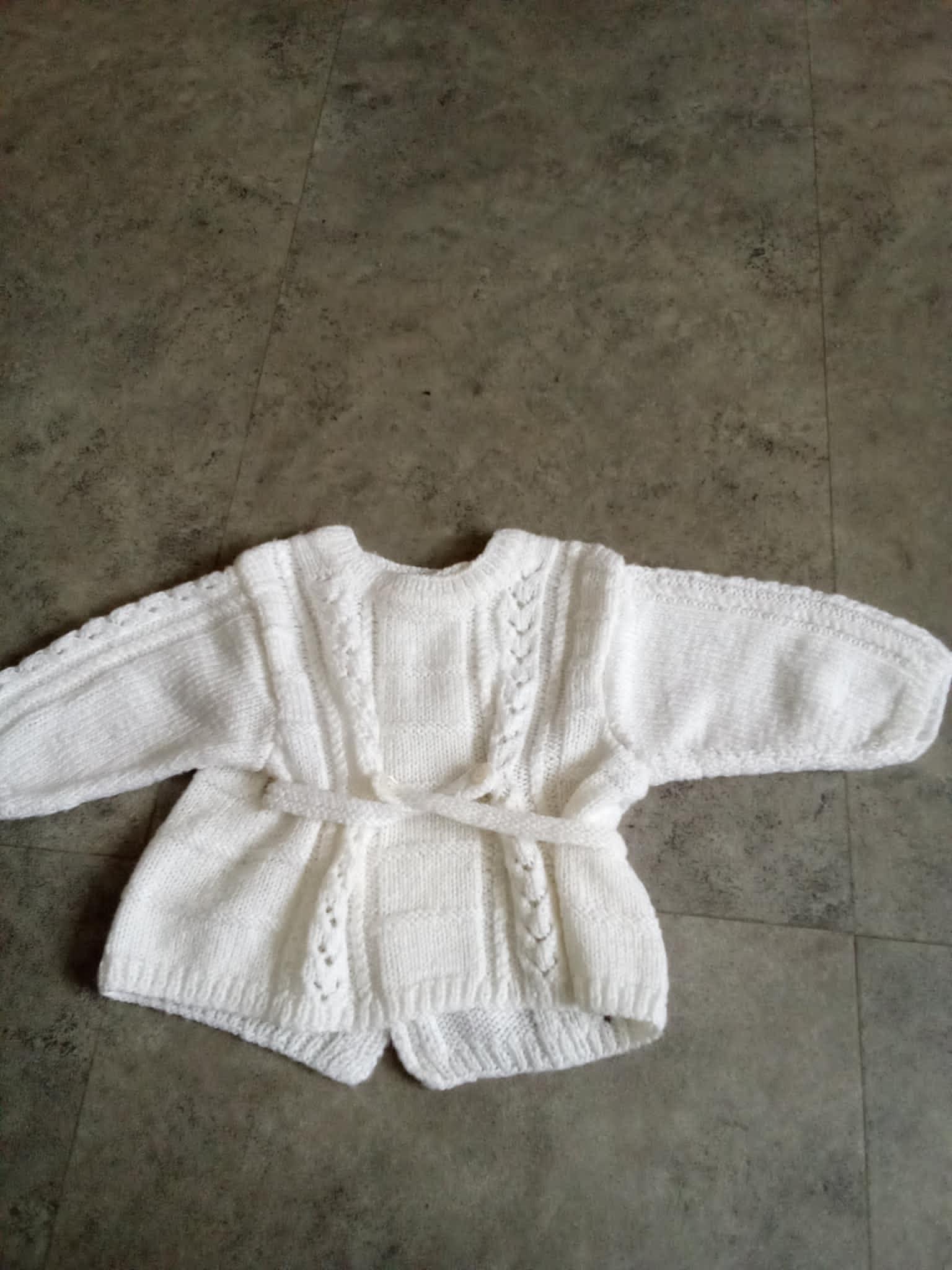 troc de troc brassiere fait main 3/6 mois blanc image 0